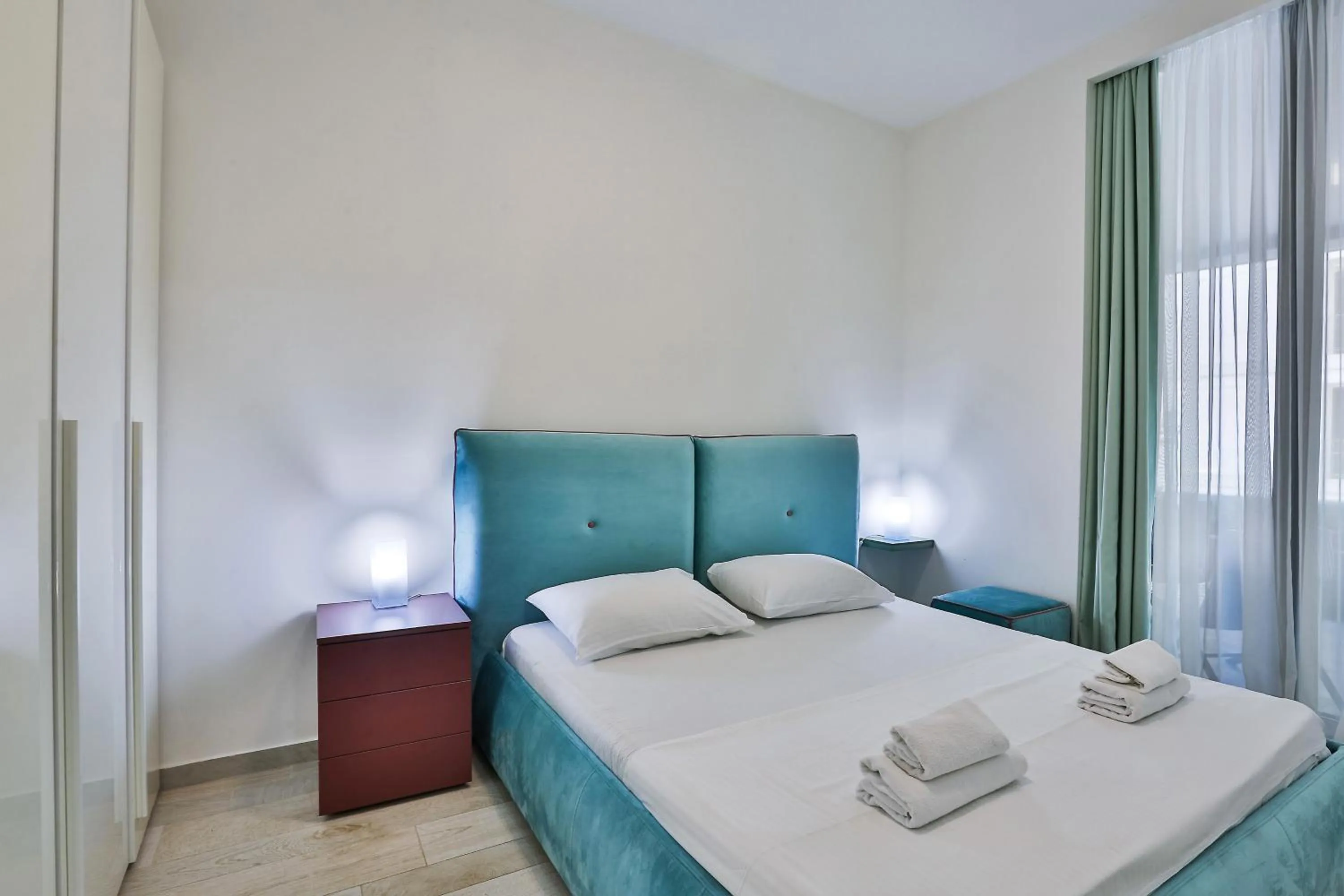 Bed in Royal Gardens Paradise