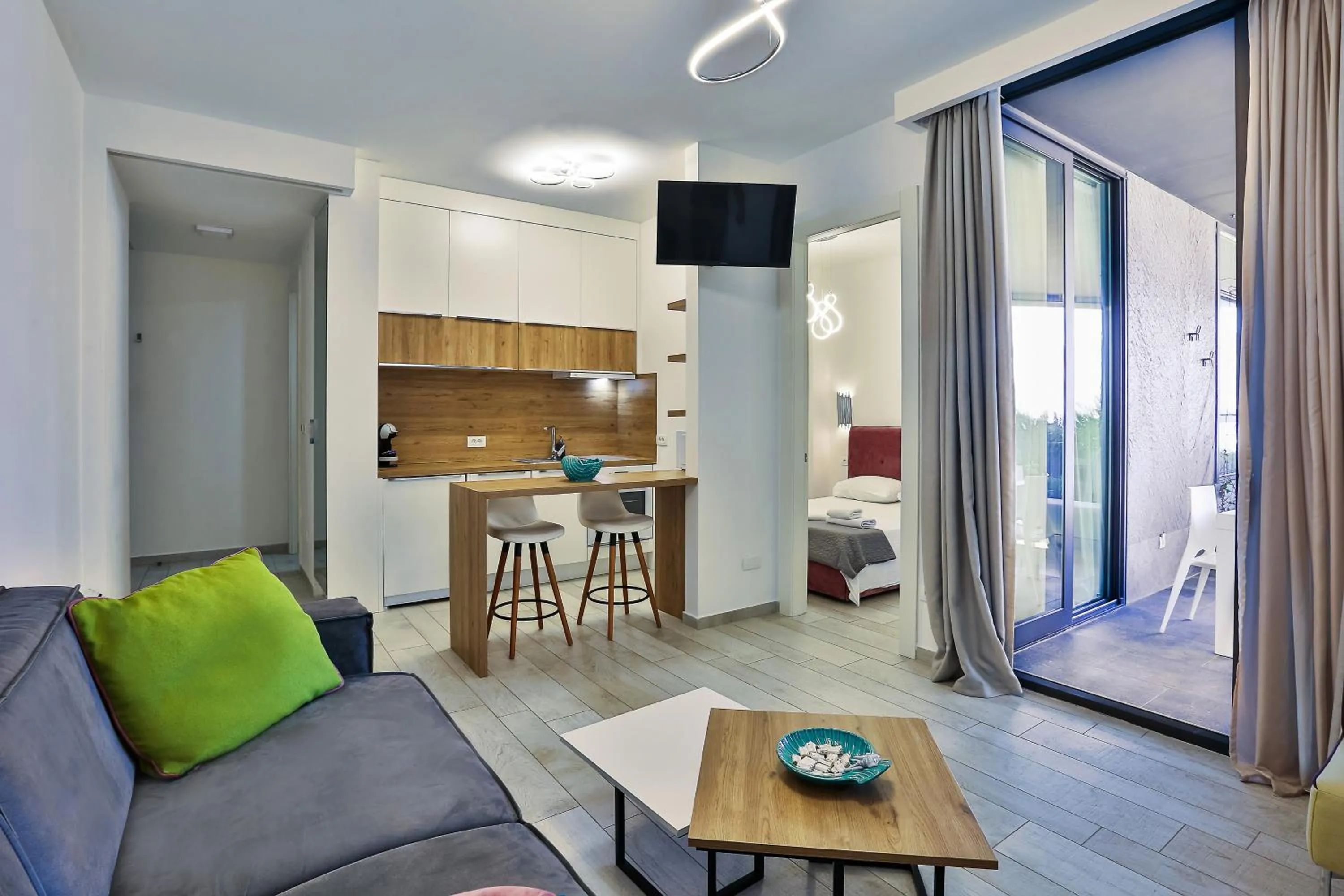 TV and multimedia in Royal Gardens Paradise