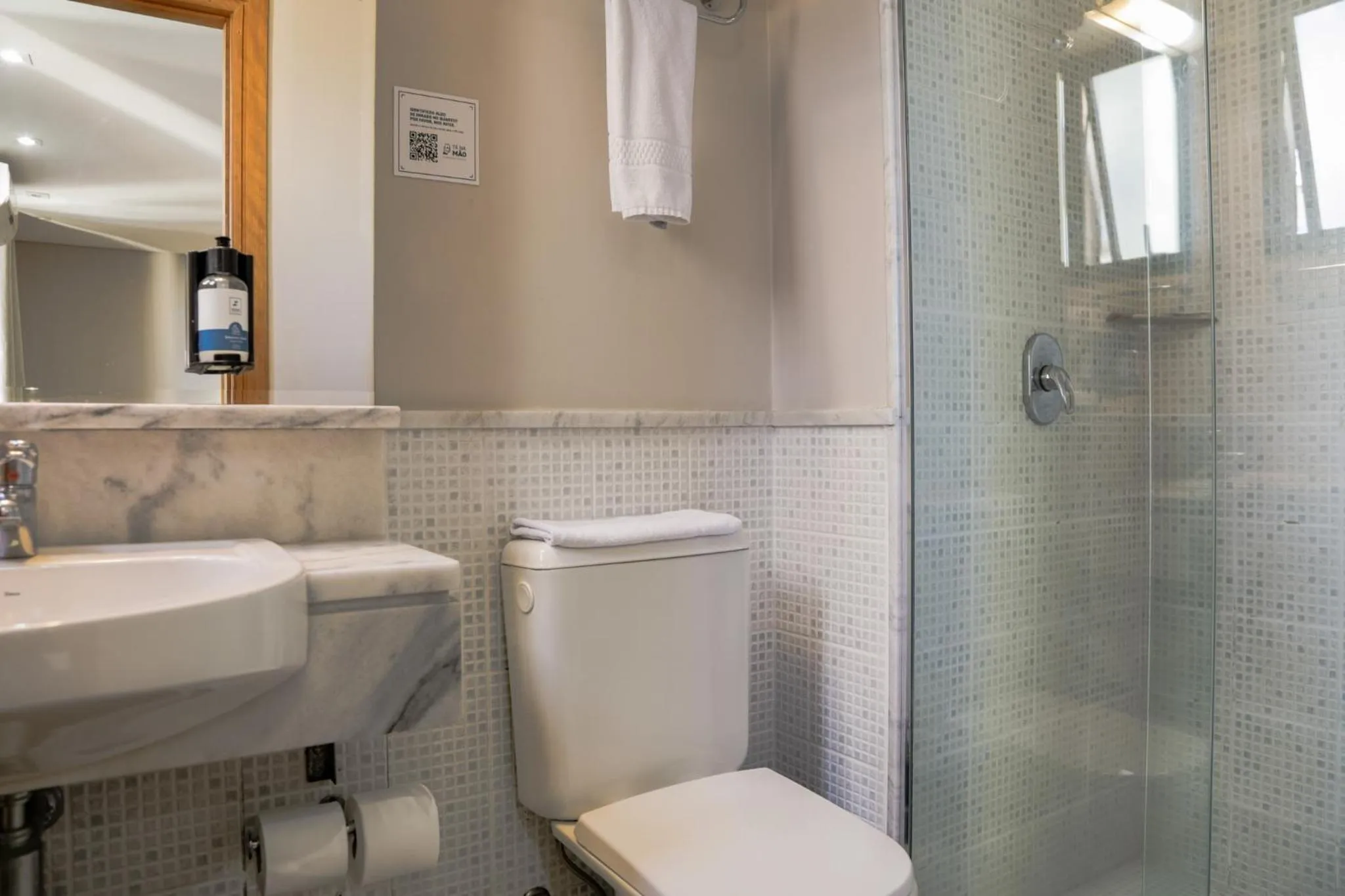 Shower in Slaviero Curitiba Batel