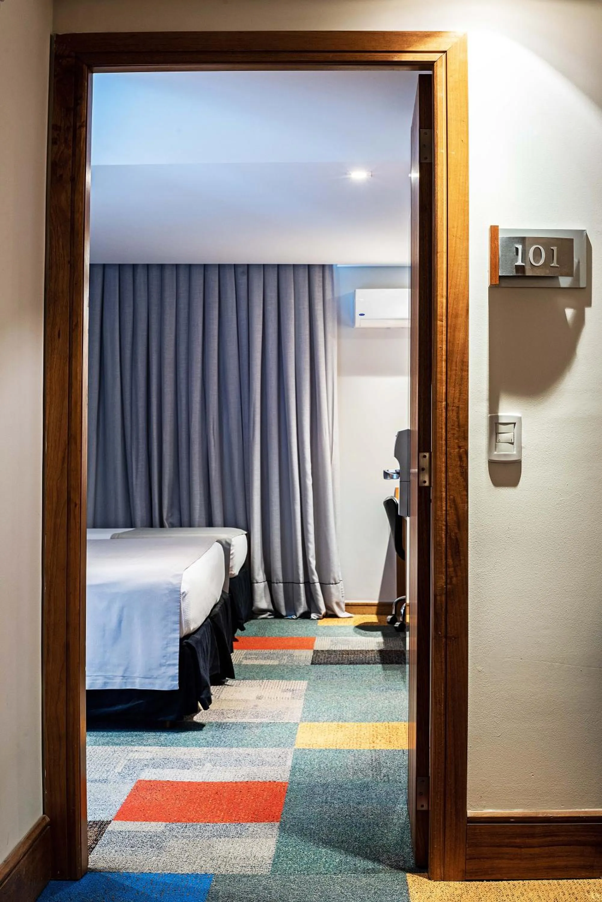 Decorative detail, Bed in Slaviero Curitiba Batel