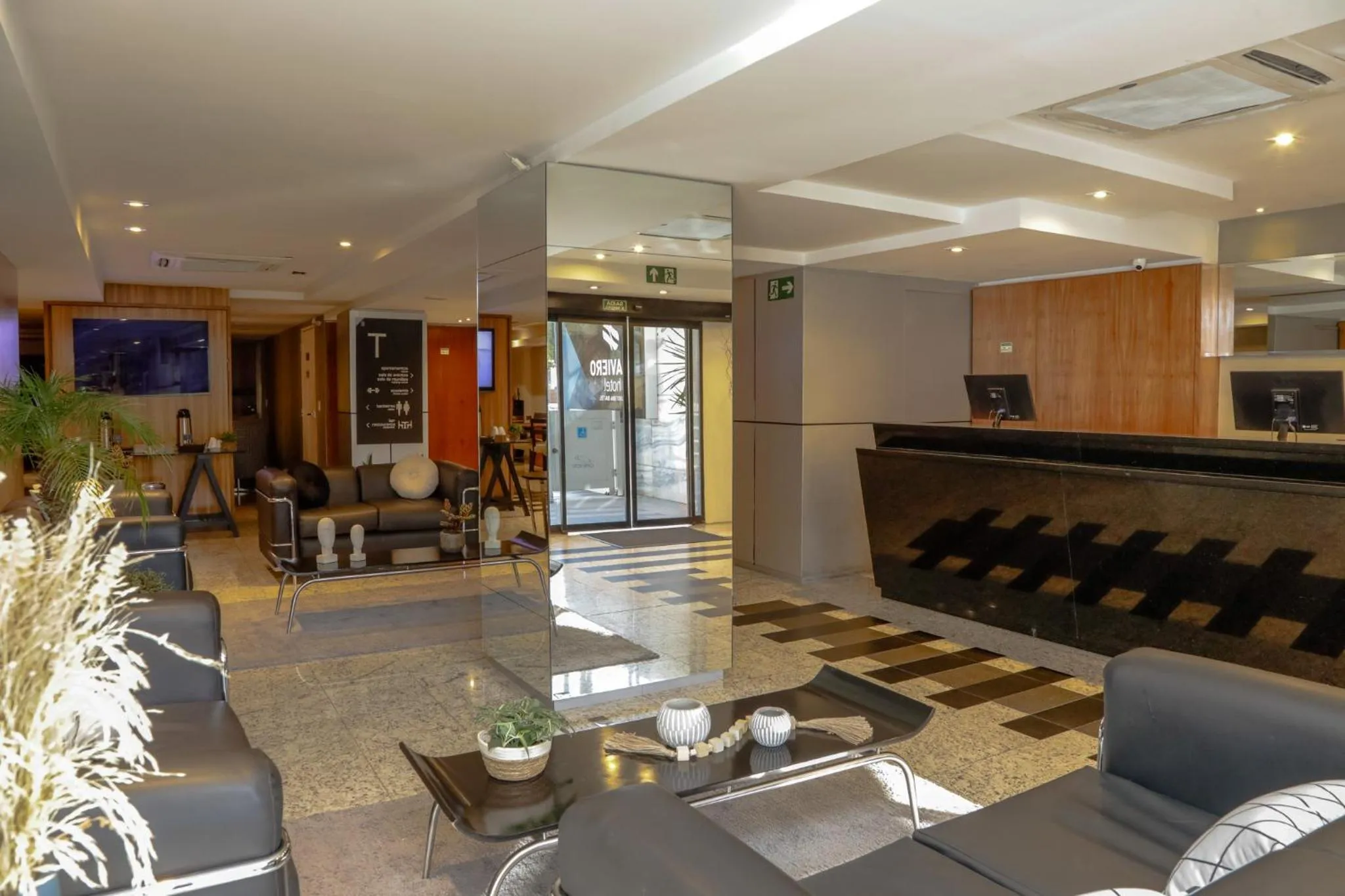 Lobby or reception in Slaviero Curitiba Batel
