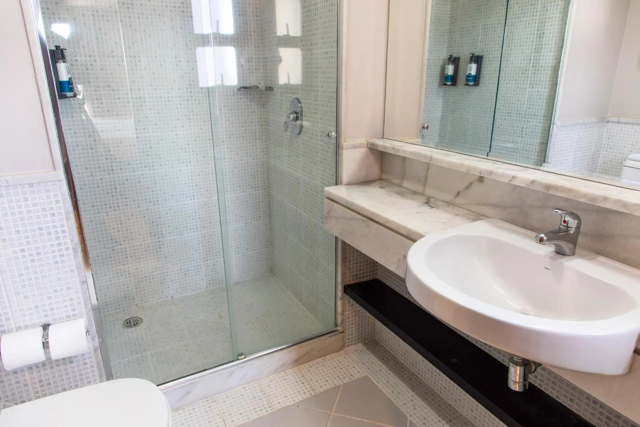 Shower in Slaviero Curitiba Batel