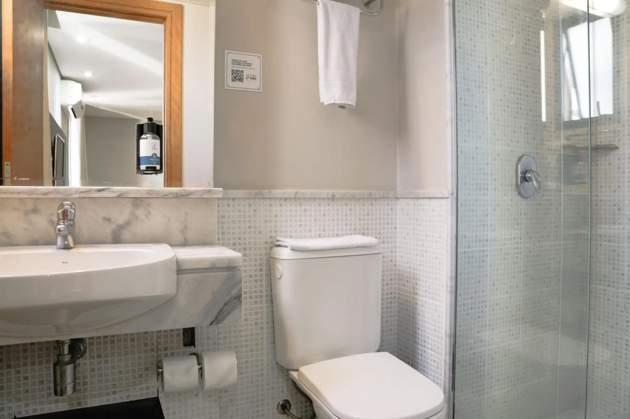 Shower in Slaviero Curitiba Batel