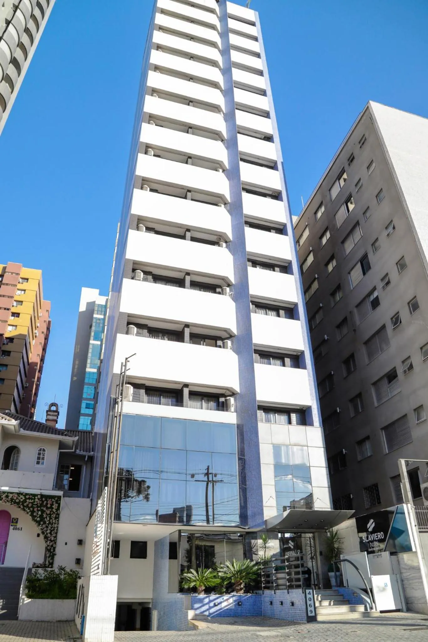 Property building in Slaviero Curitiba Batel