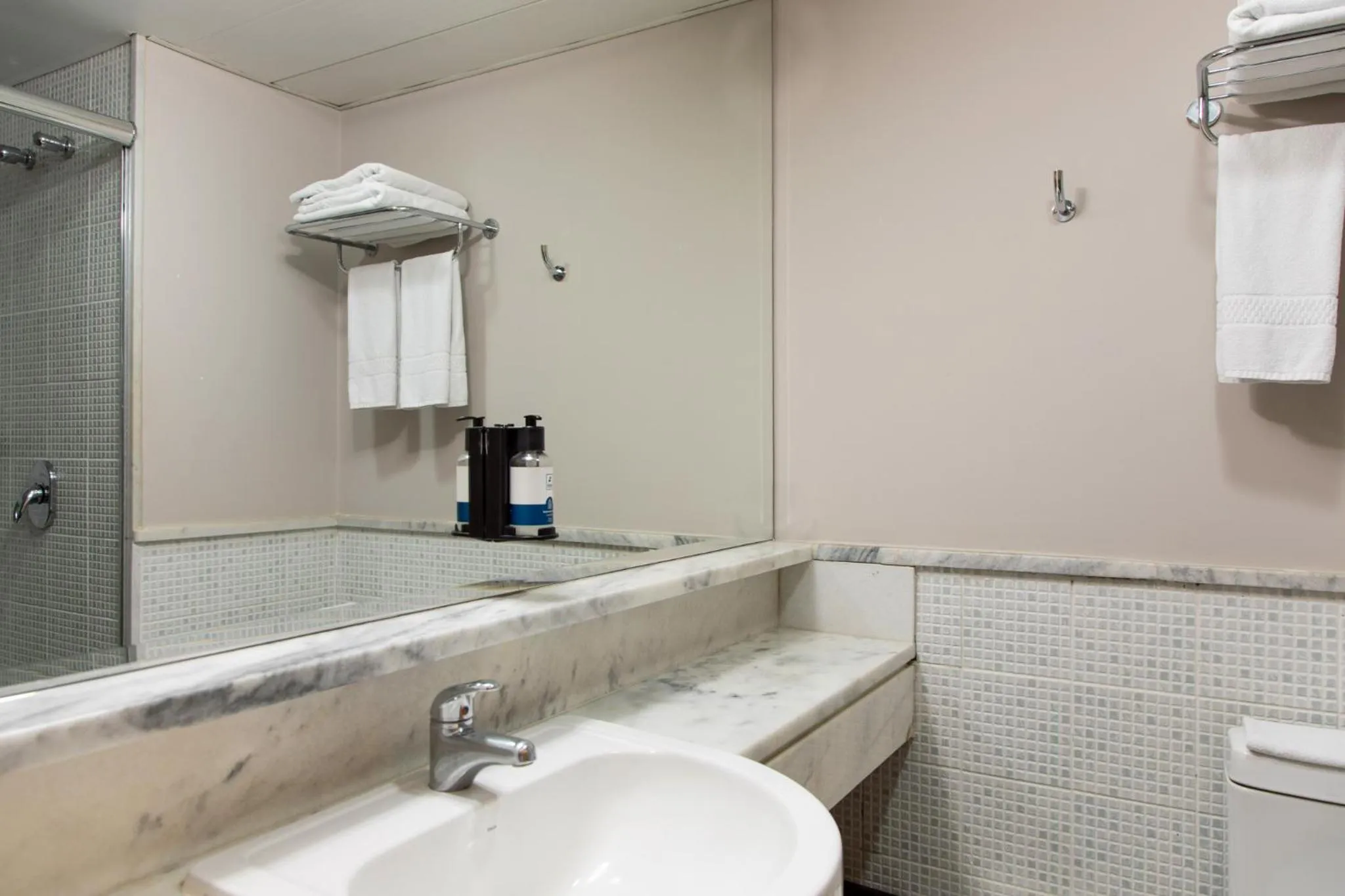 Bathroom in Slaviero Curitiba Batel