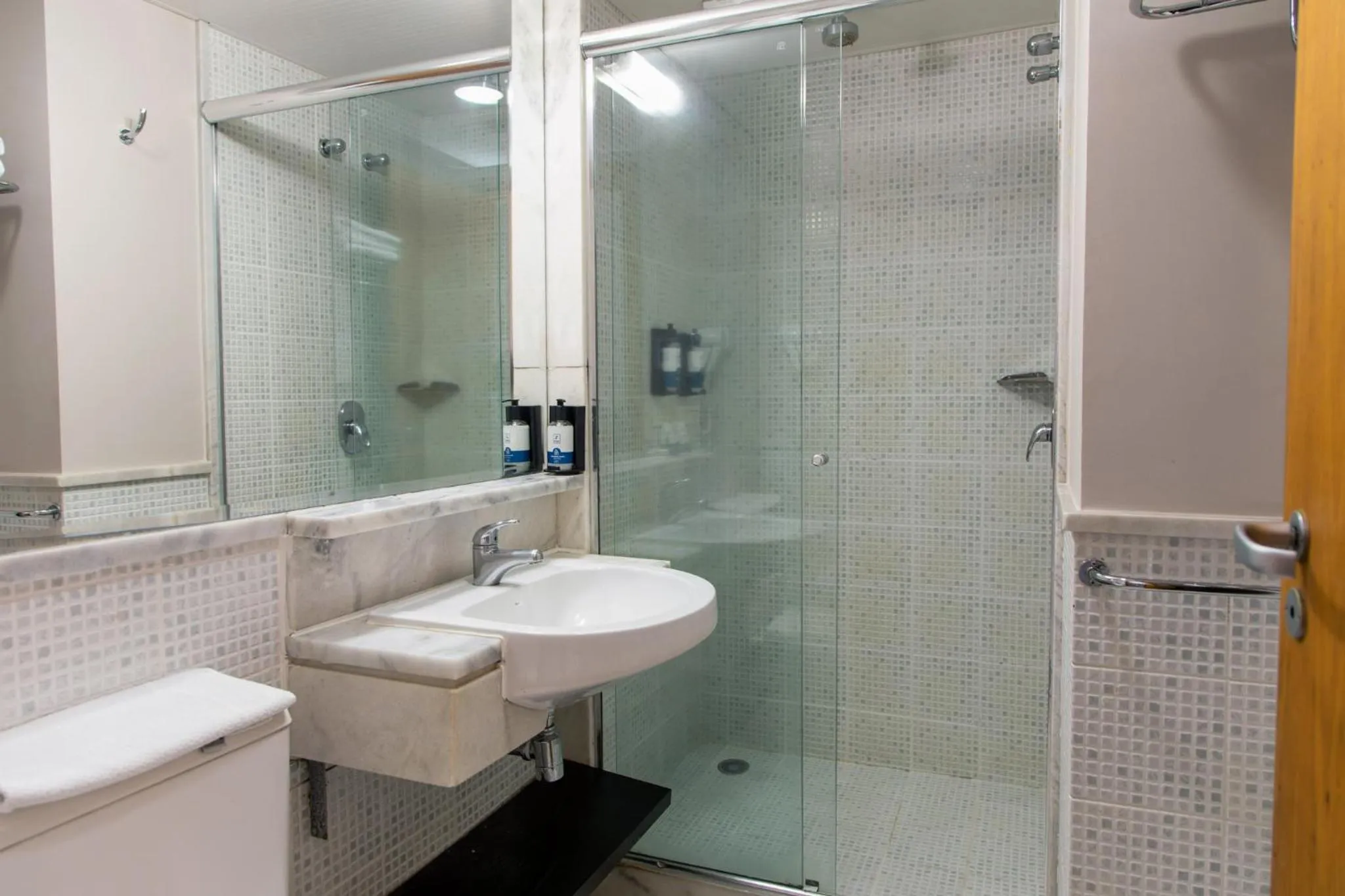 Shower in Slaviero Curitiba Batel