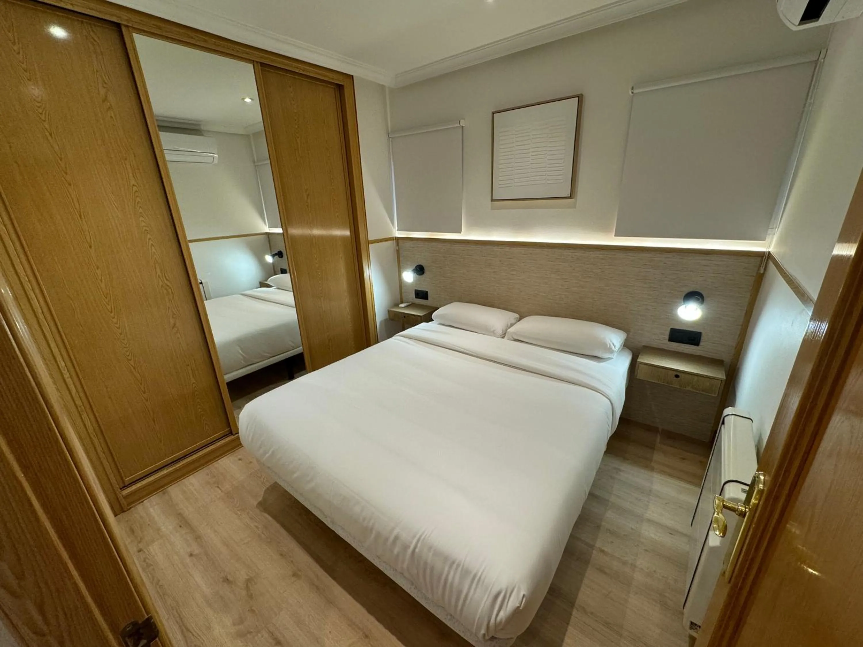 Bedroom, Bed in Far Home Gran Vía