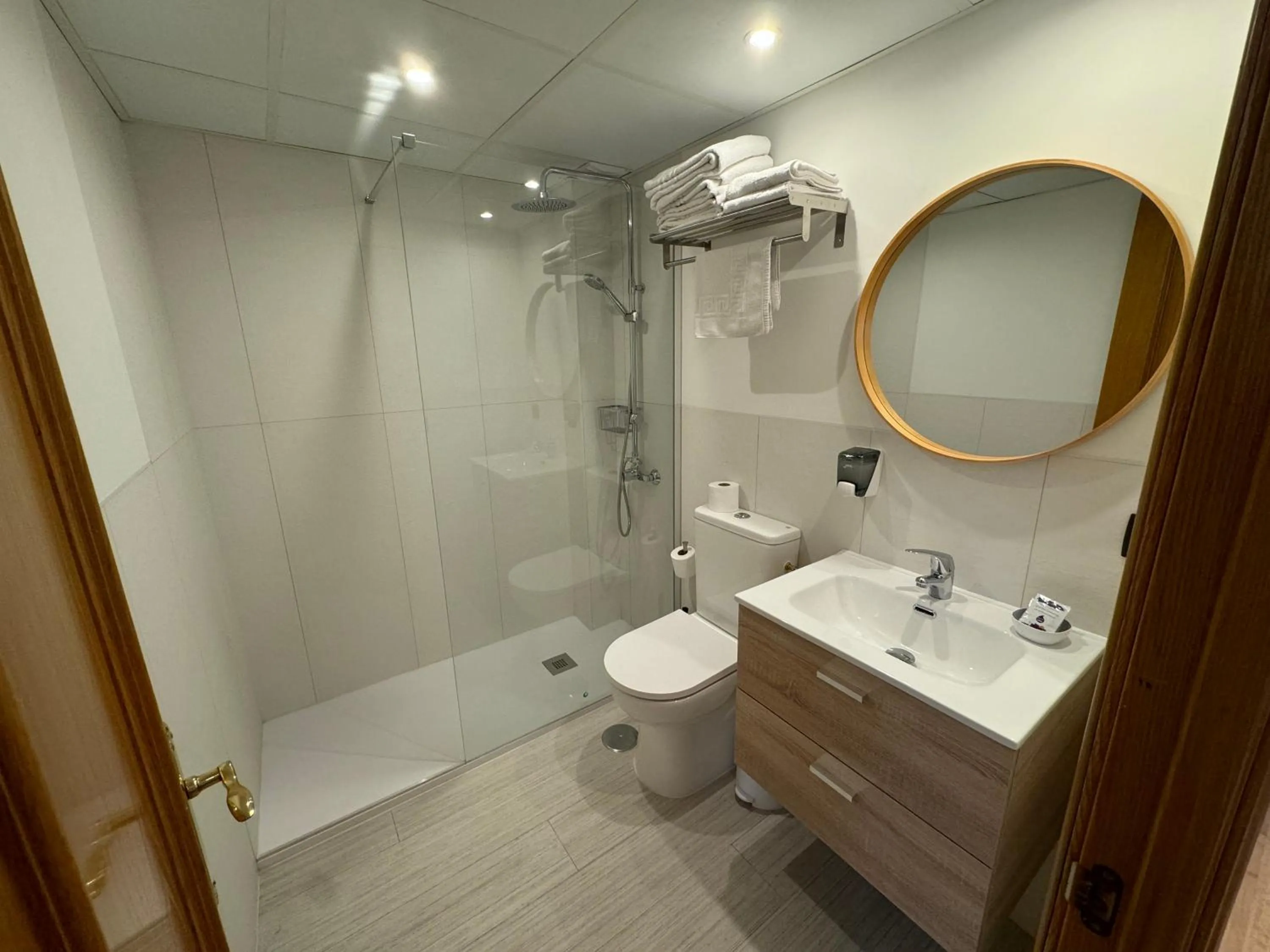 Bathroom in Far Home Gran Vía