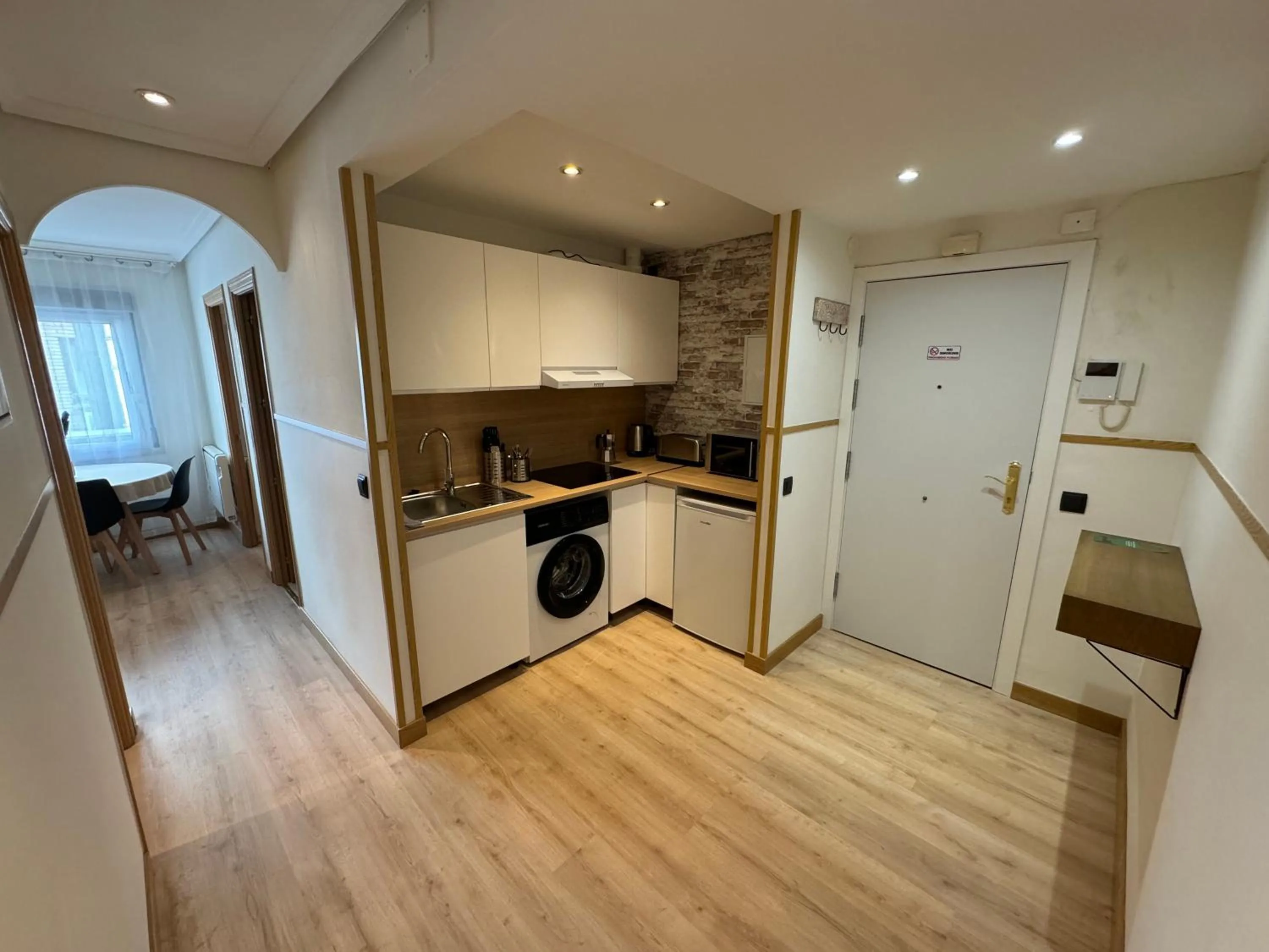 Kitchen or kitchenette in Far Home Gran Vía