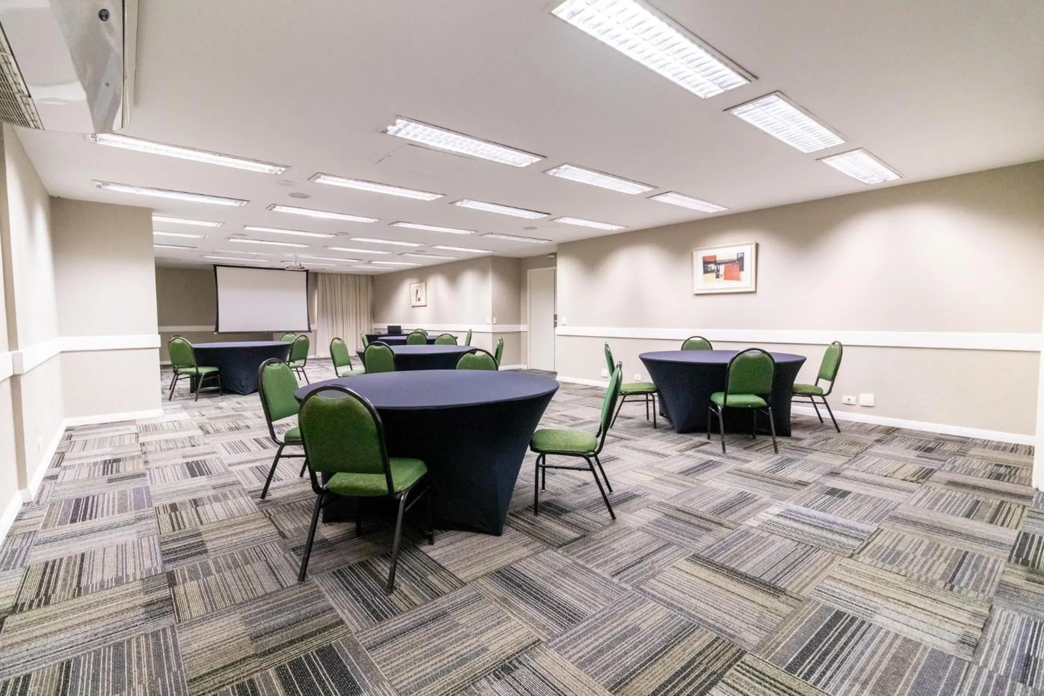 Business facilities in Slaviero Curitiba Shopping