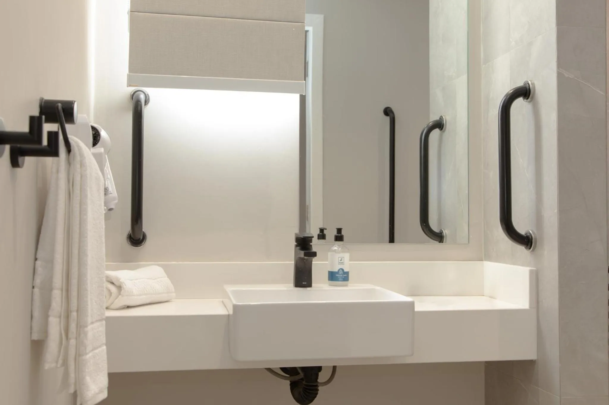 Bathroom in Slaviero Curitiba Shopping