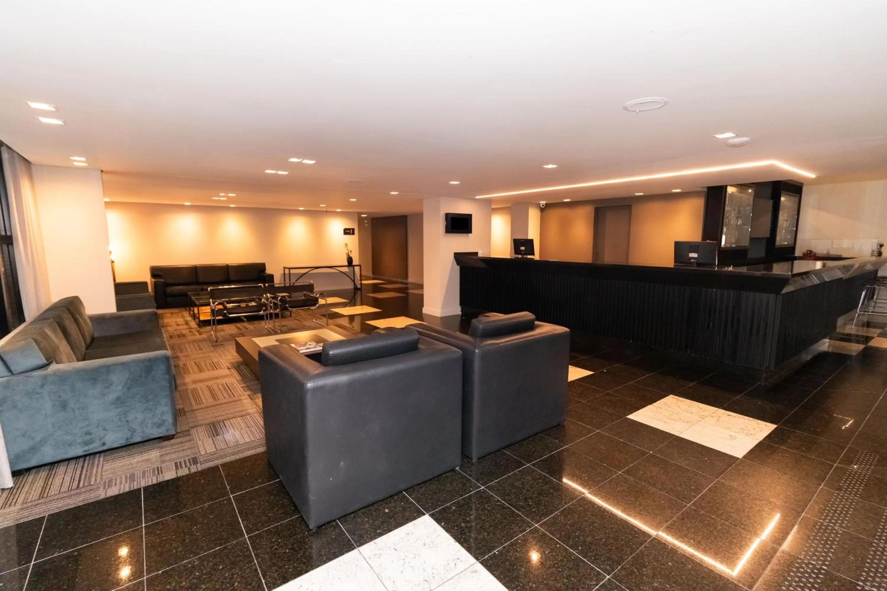 Lobby or reception in Slaviero Curitiba Shopping