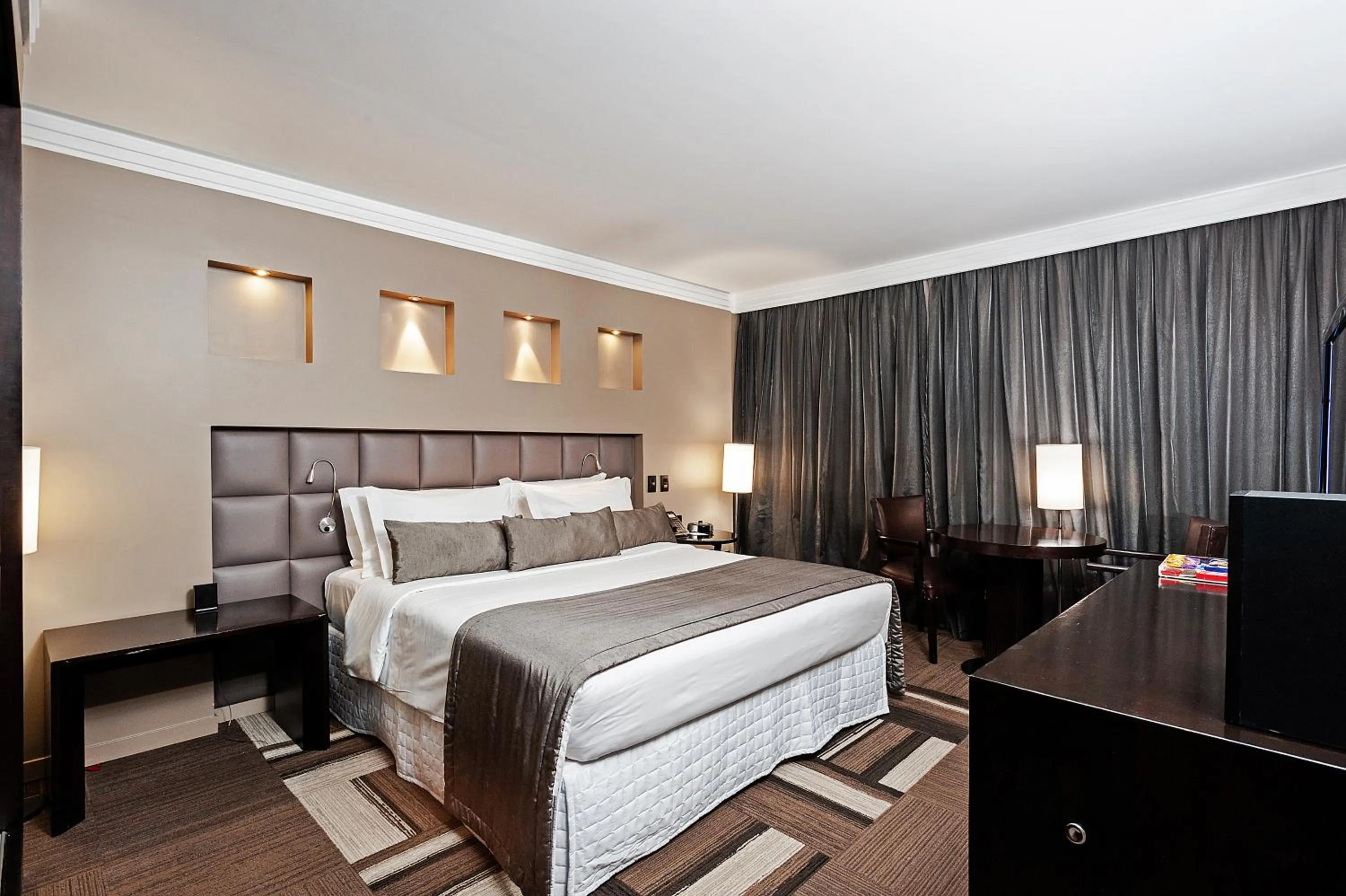 Photo of the whole room, Bed in Full Jazz by Slaviero Hotéis