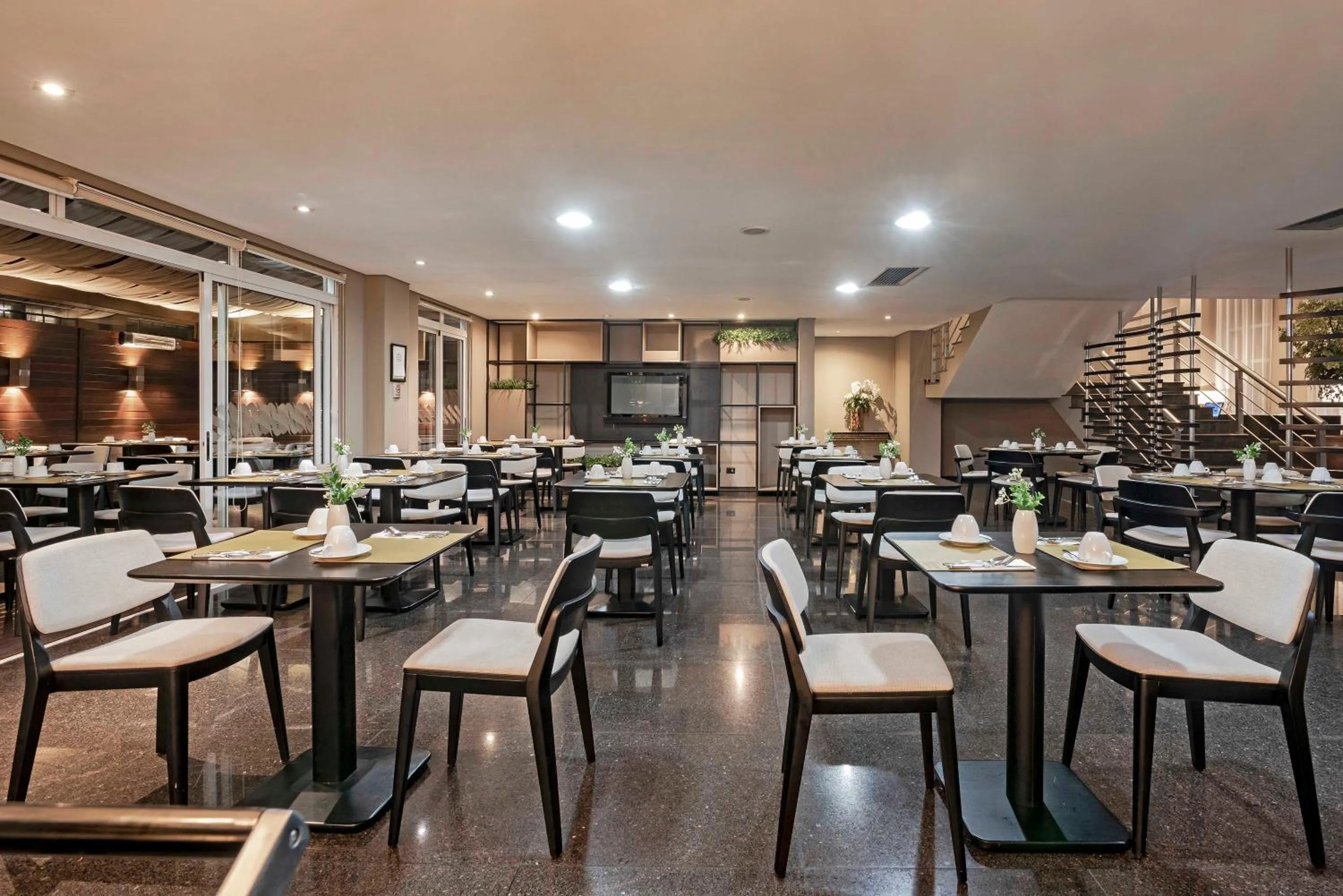 Restaurant/places to eat in Full Jazz by Slaviero Hotéis