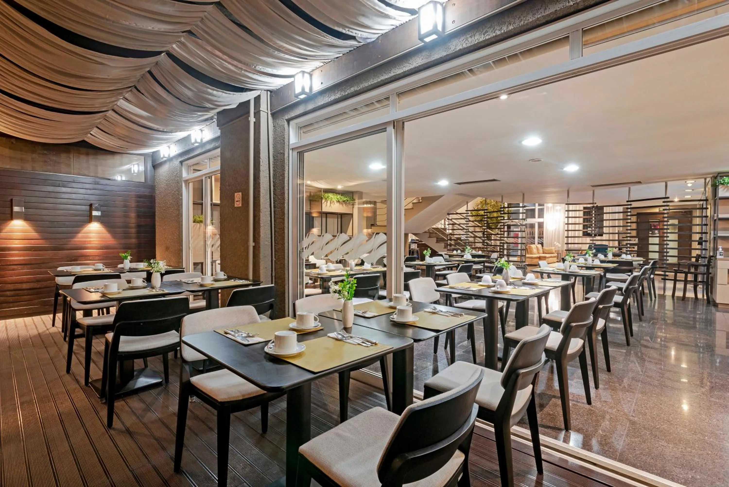 Restaurant/places to eat in Full Jazz by Slaviero Hotéis