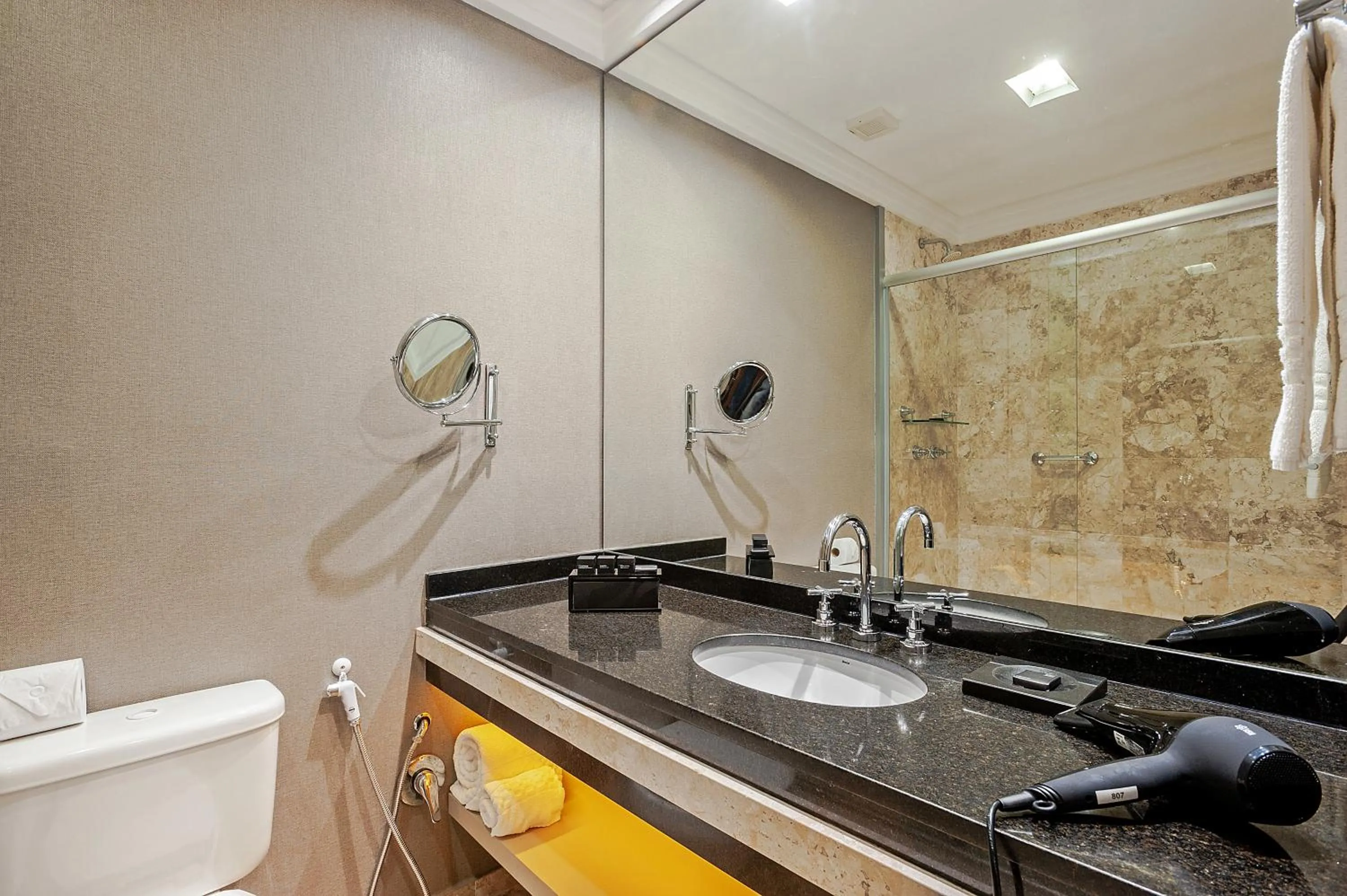 Bathroom in Full Jazz by Slaviero Hotéis