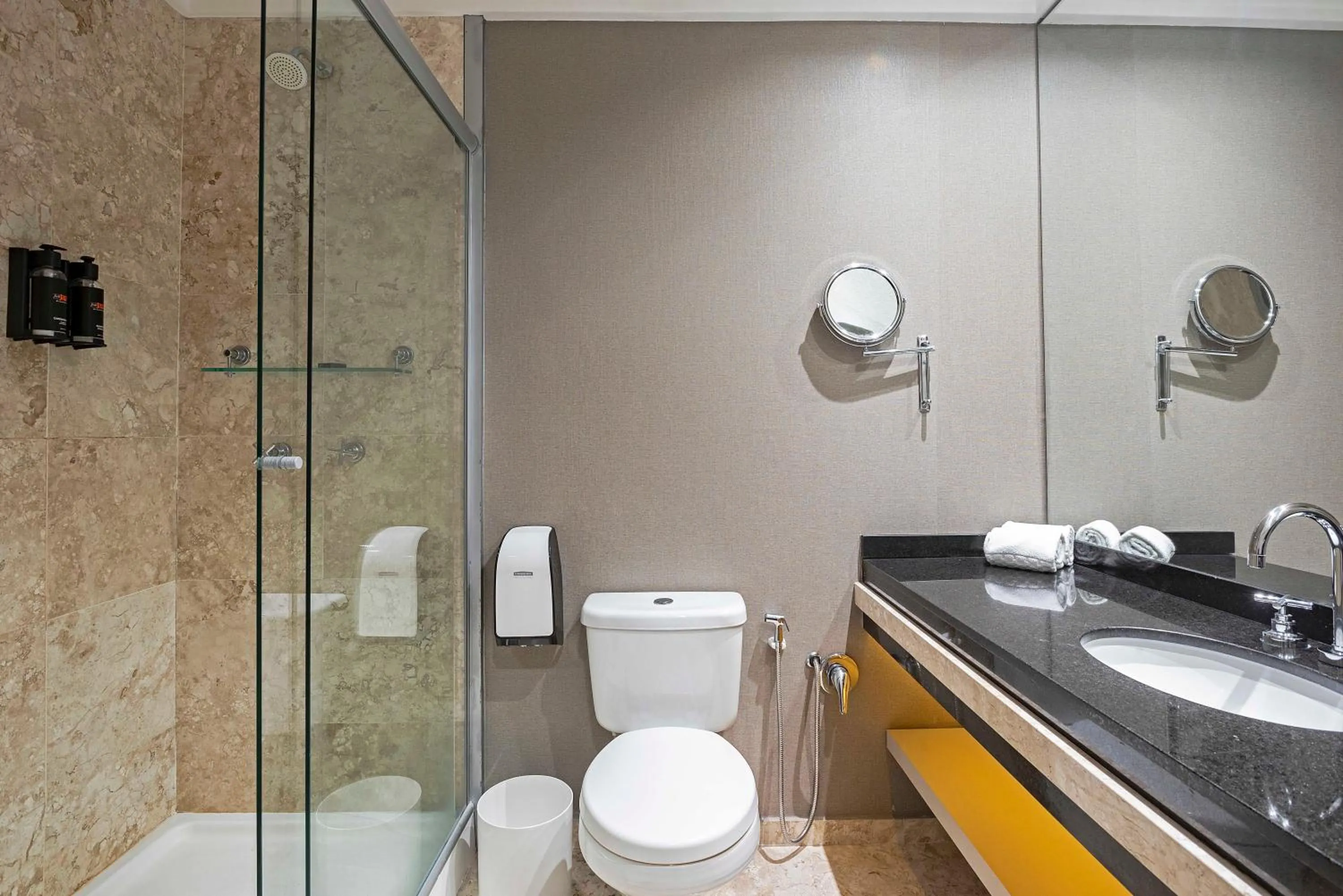 Toilet in Full Jazz by Slaviero Hotéis