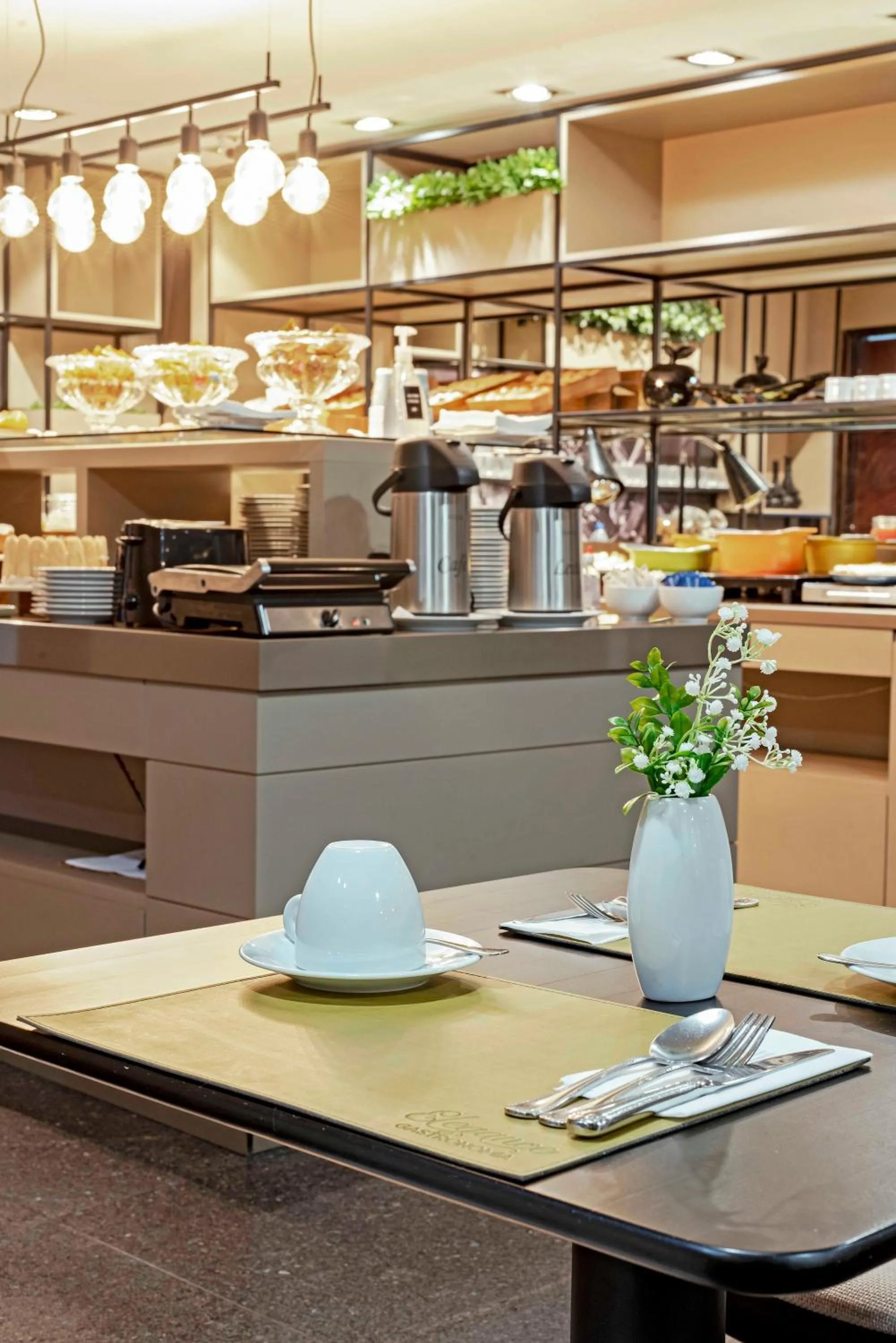 Restaurant/places to eat in Full Jazz by Slaviero Hotéis