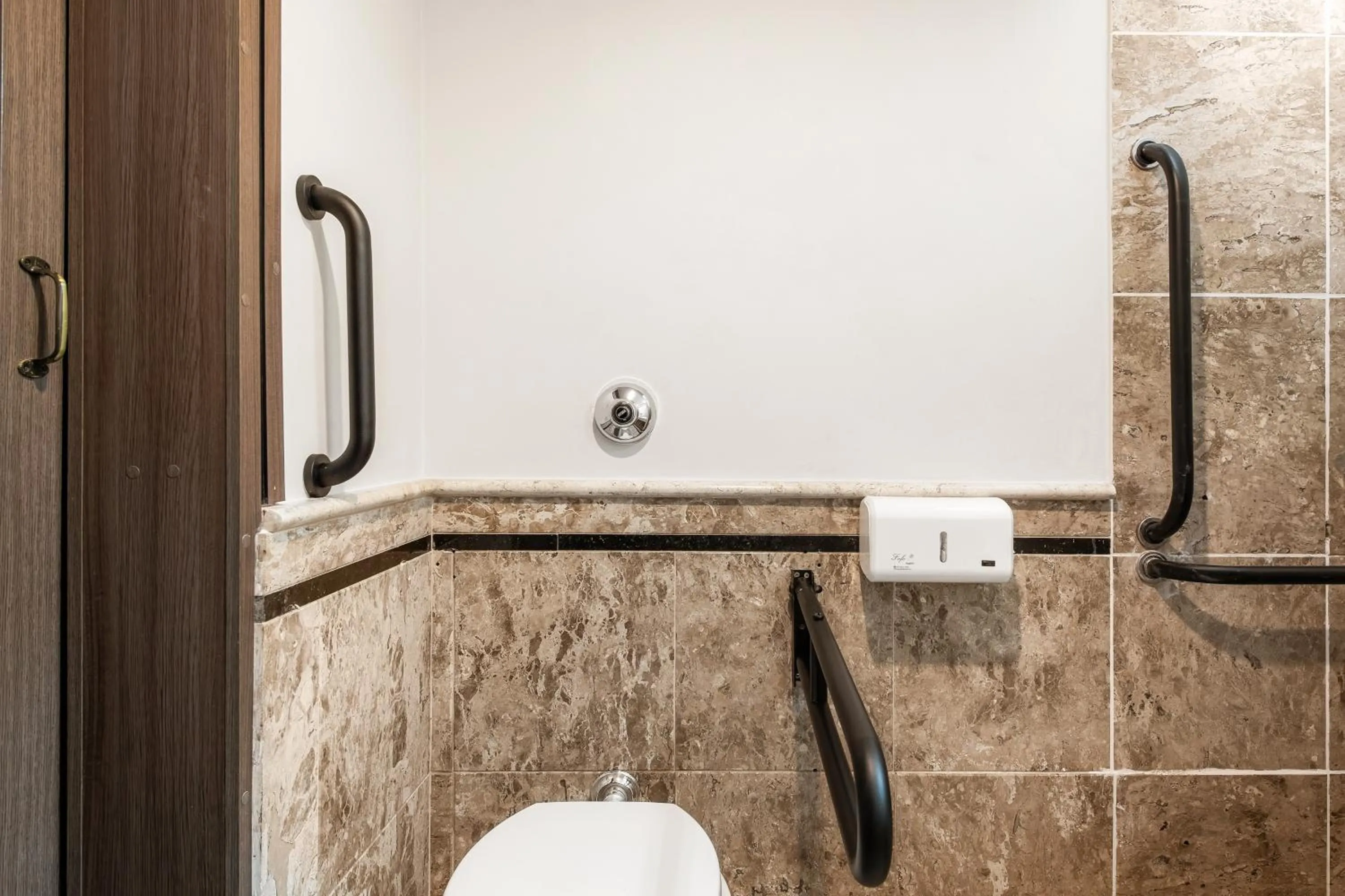 Bathroom in Slaviero Curitiba Centro