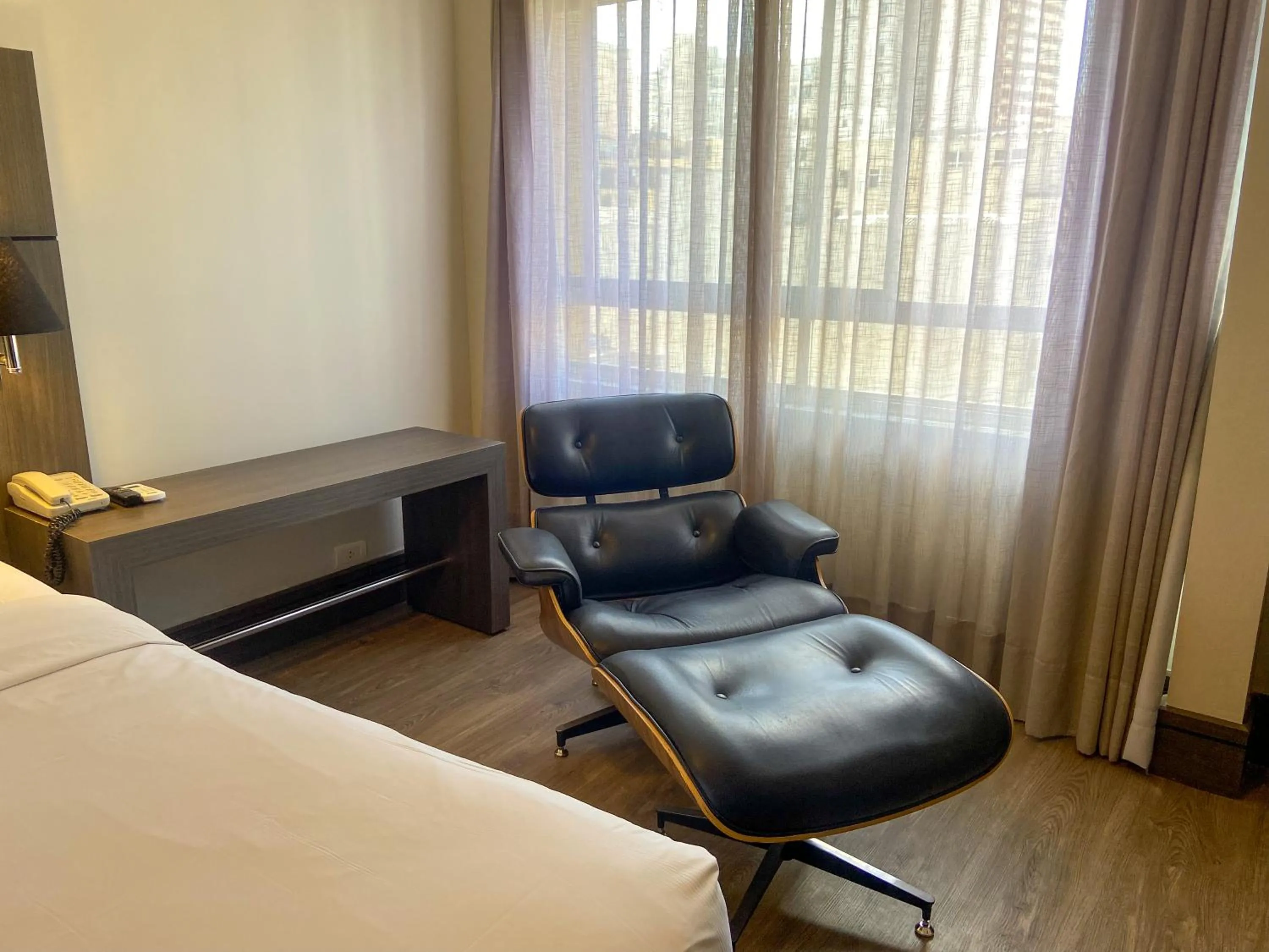 Photo of the whole room, Bed in Slaviero Curitiba Centro