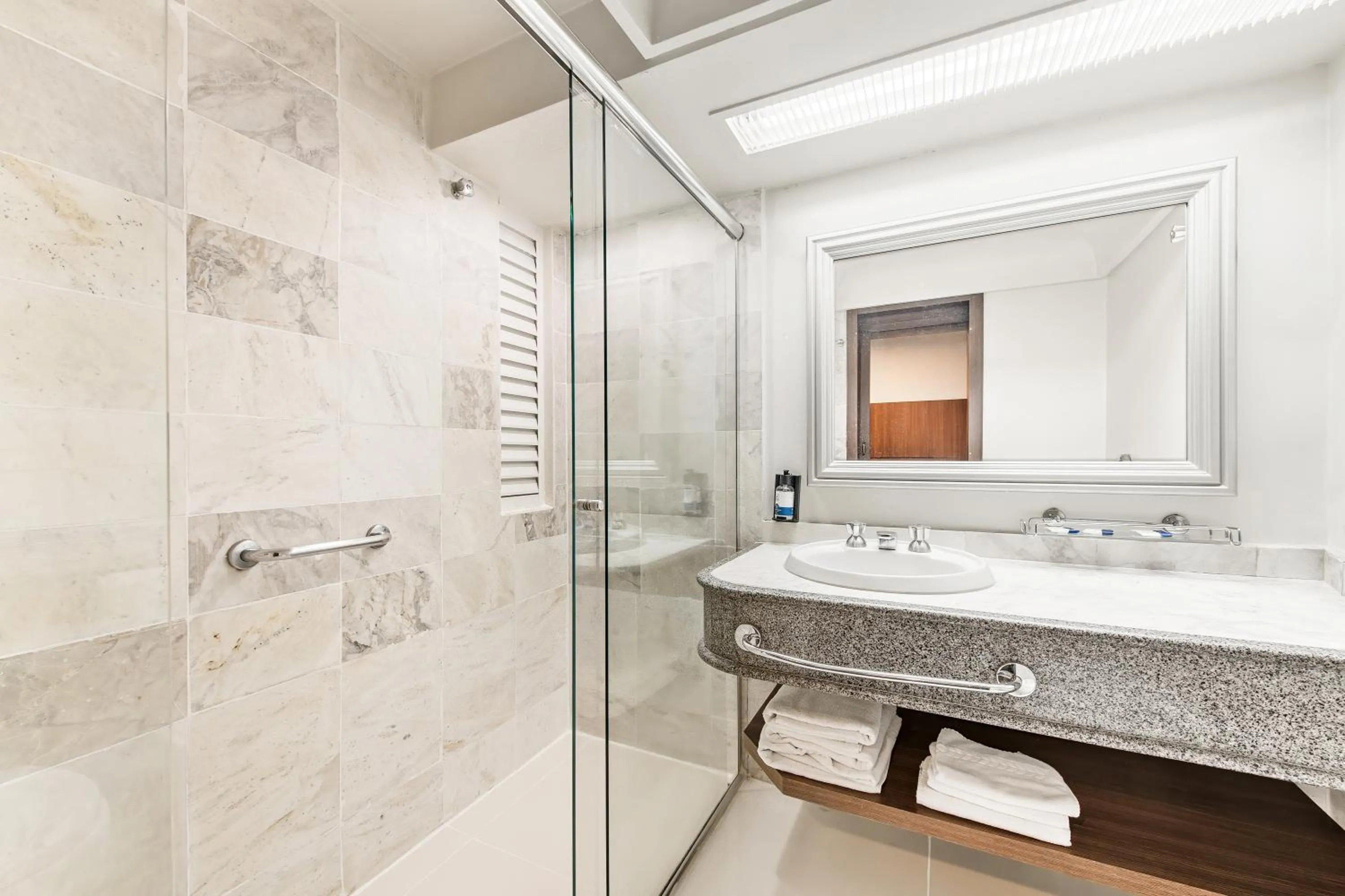 Bathroom in Slaviero Curitiba Centro