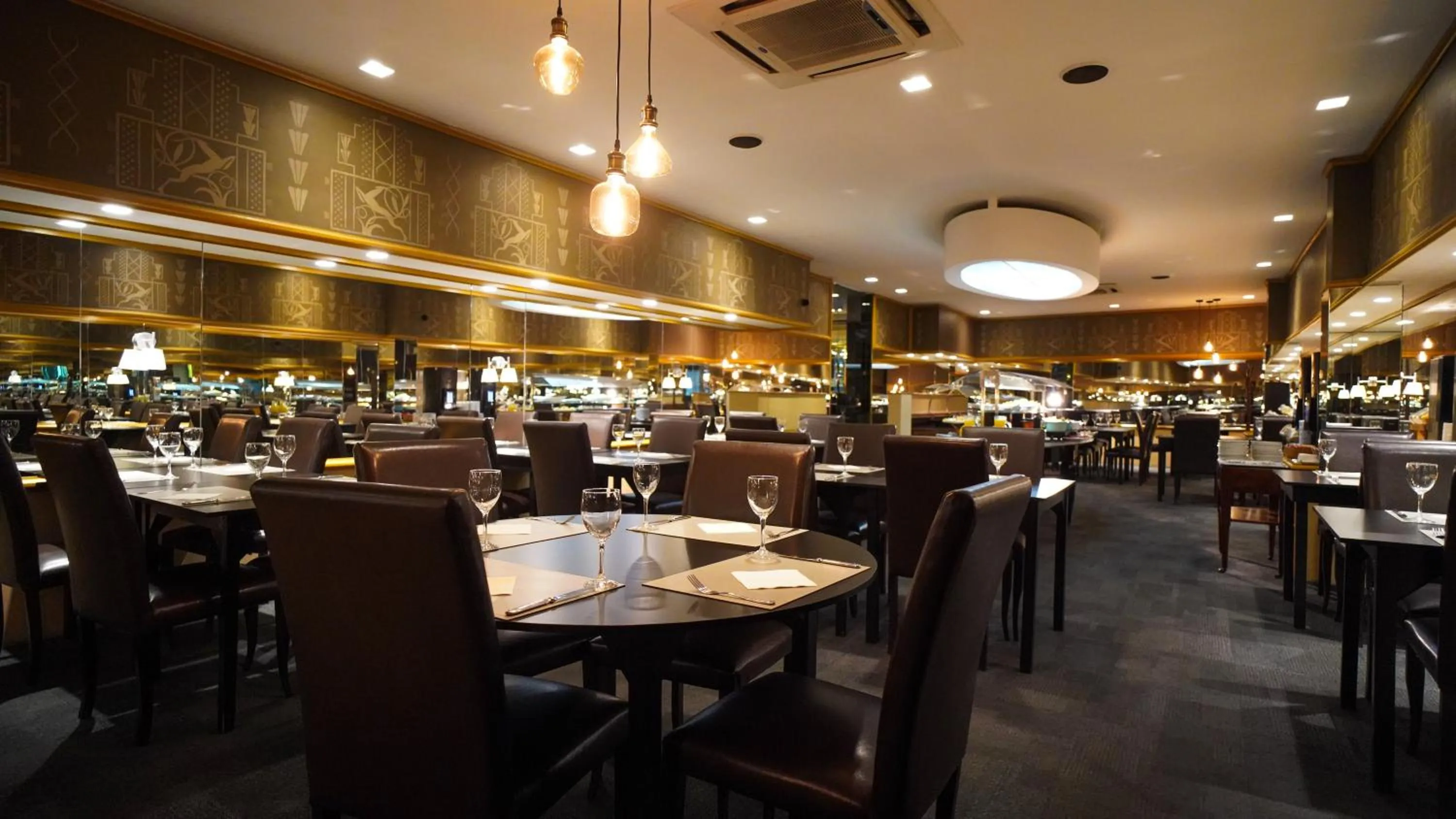 Restaurant/places to eat in Slaviero Curitiba Centro