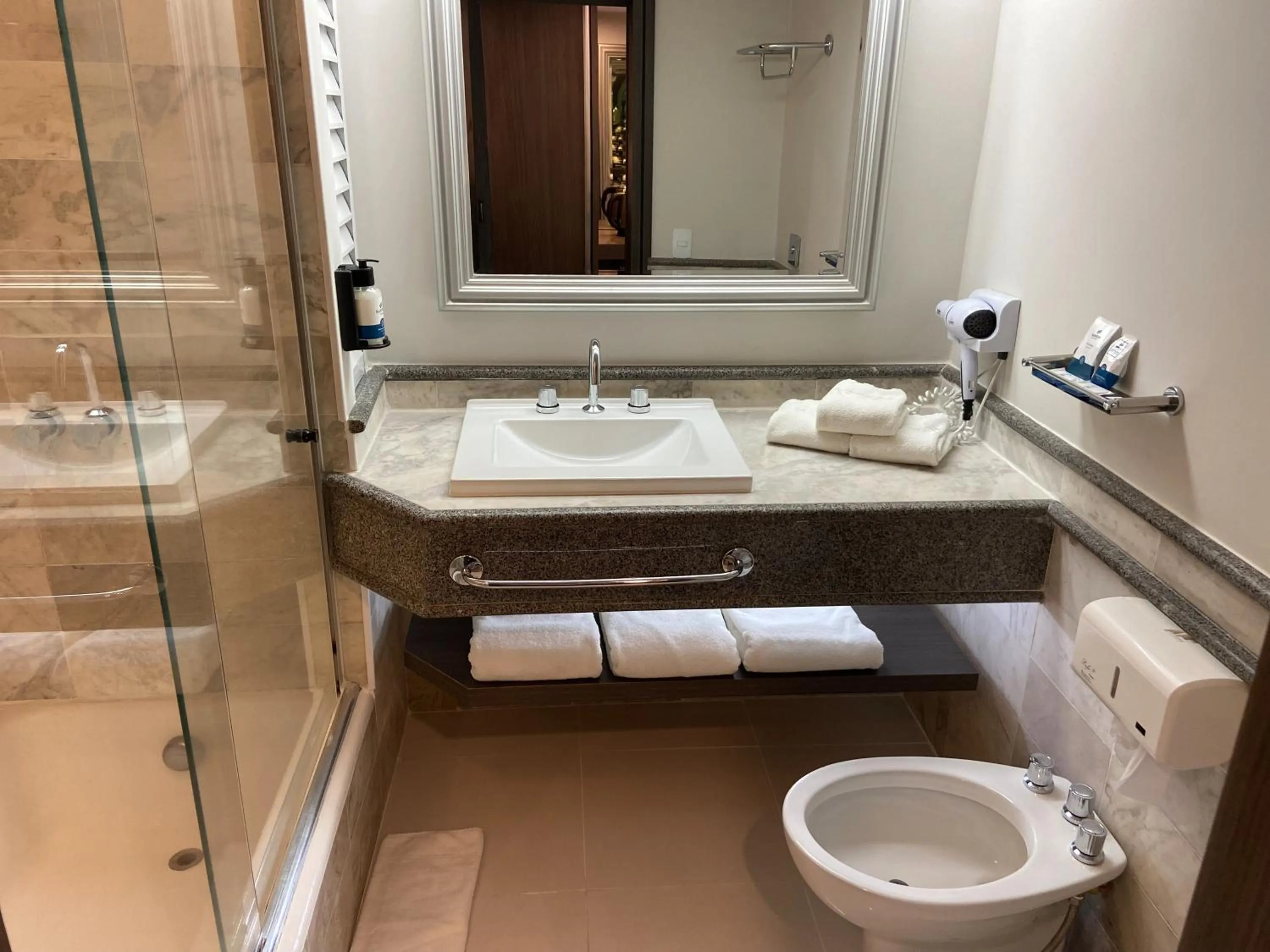 Bathroom in Slaviero Curitiba Centro