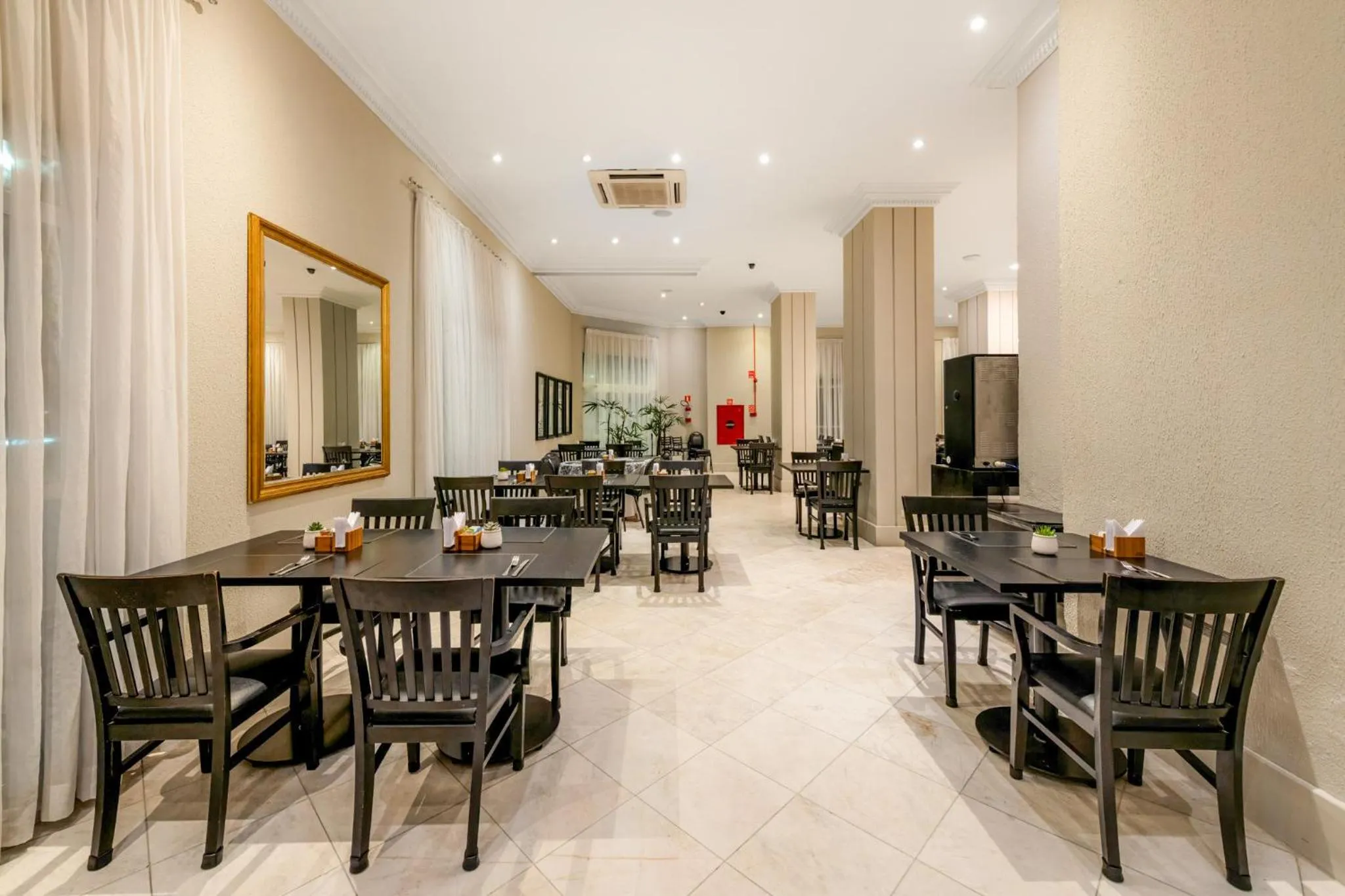 Restaurant/places to eat in Rockefeller by Slaviero Hotéis