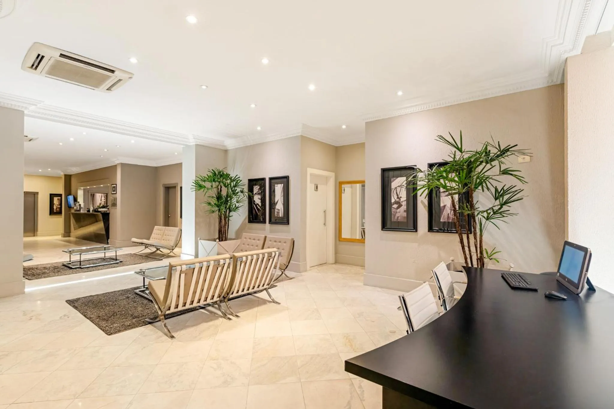 Lobby or reception in Rockefeller by Slaviero Hotéis