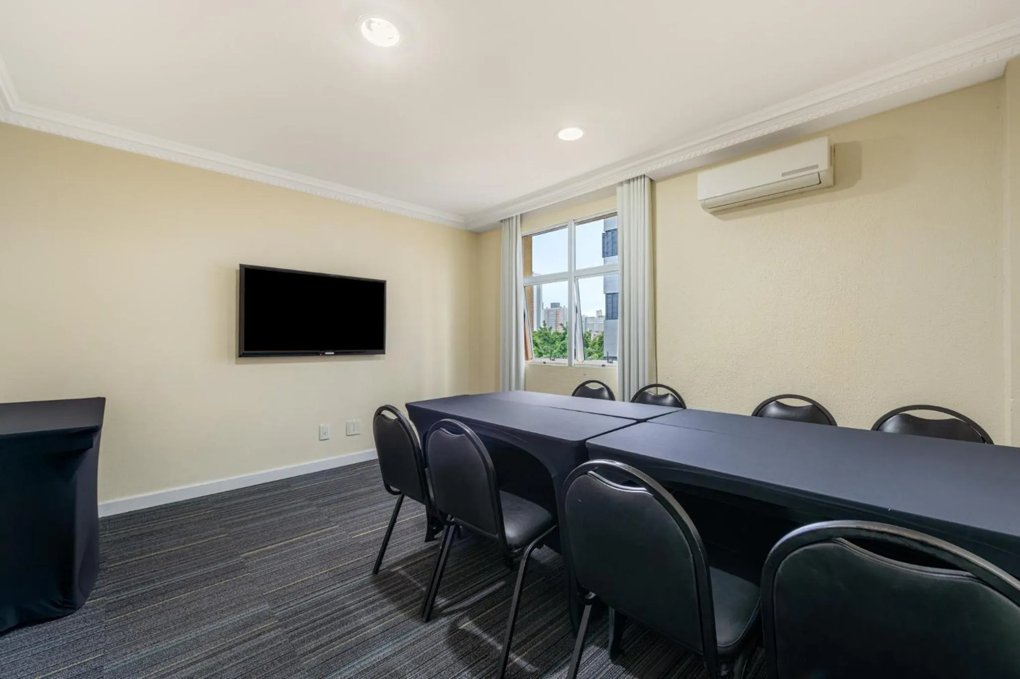 Meeting/conference room in Rockefeller by Slaviero Hotéis