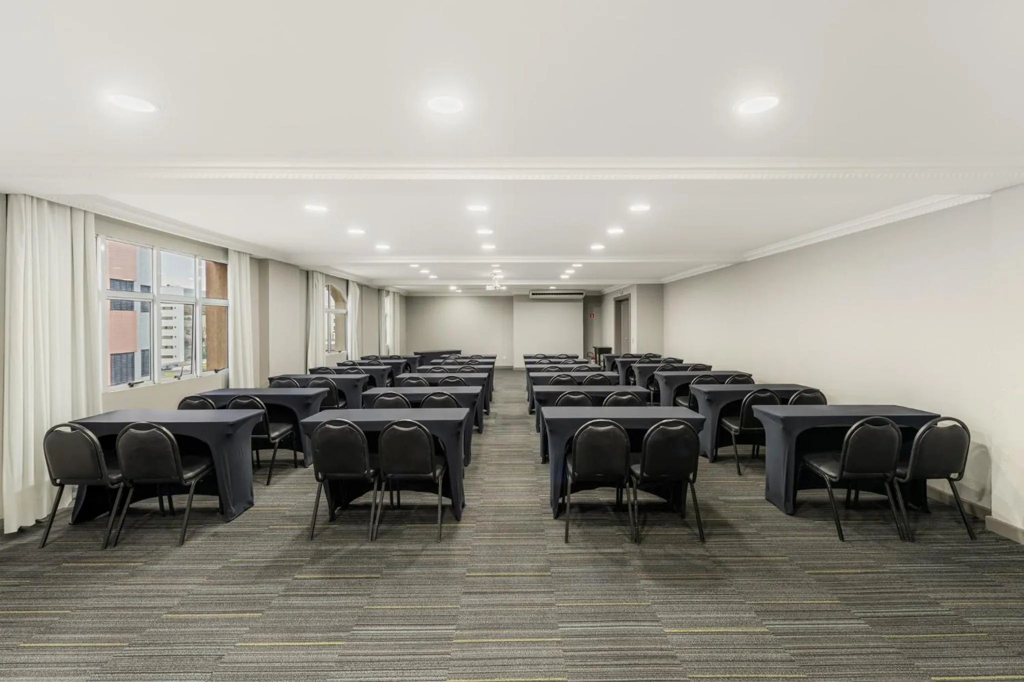 Banquet/Function facilities in Rockefeller by Slaviero Hotéis