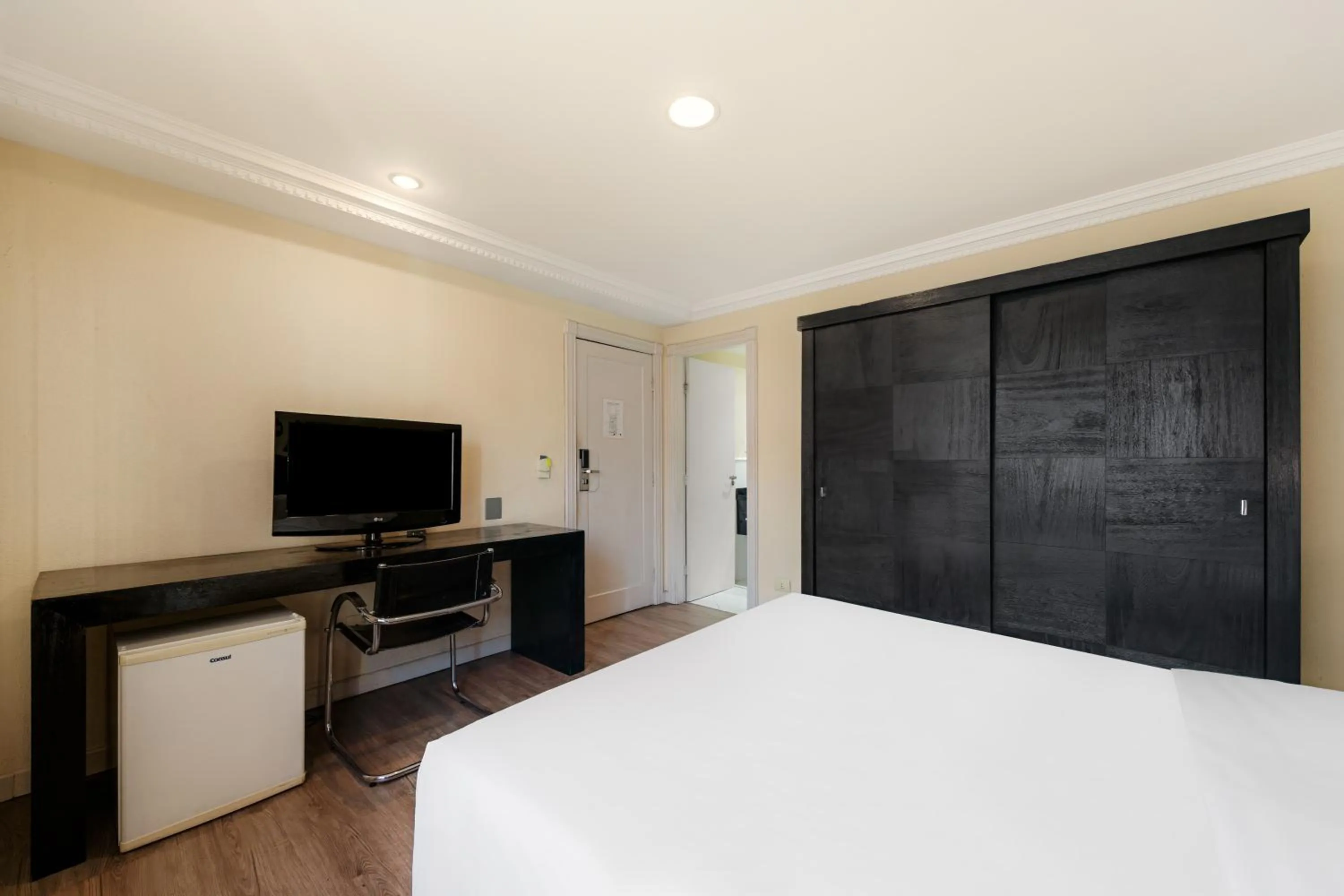 TV and multimedia, Bed in Rockefeller by Slaviero Hotéis