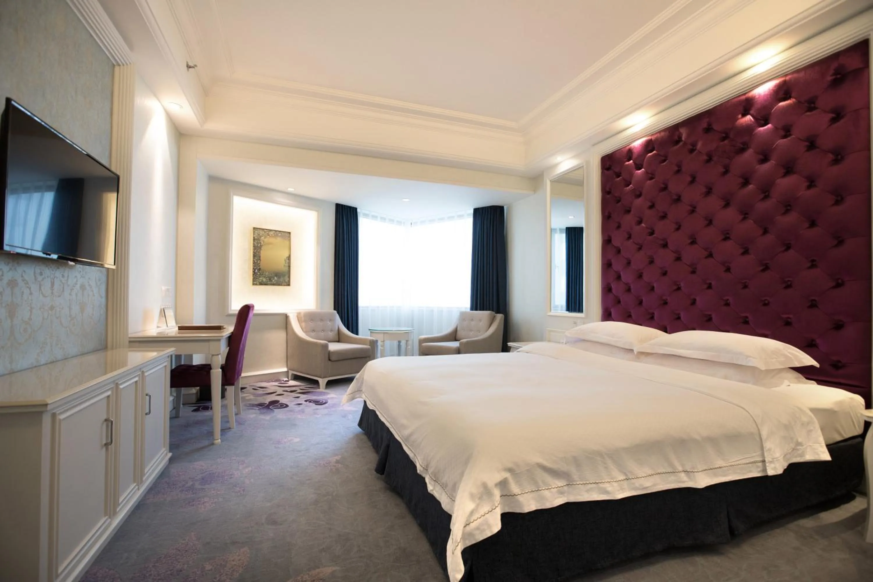 Bed in Pantower International Hotel