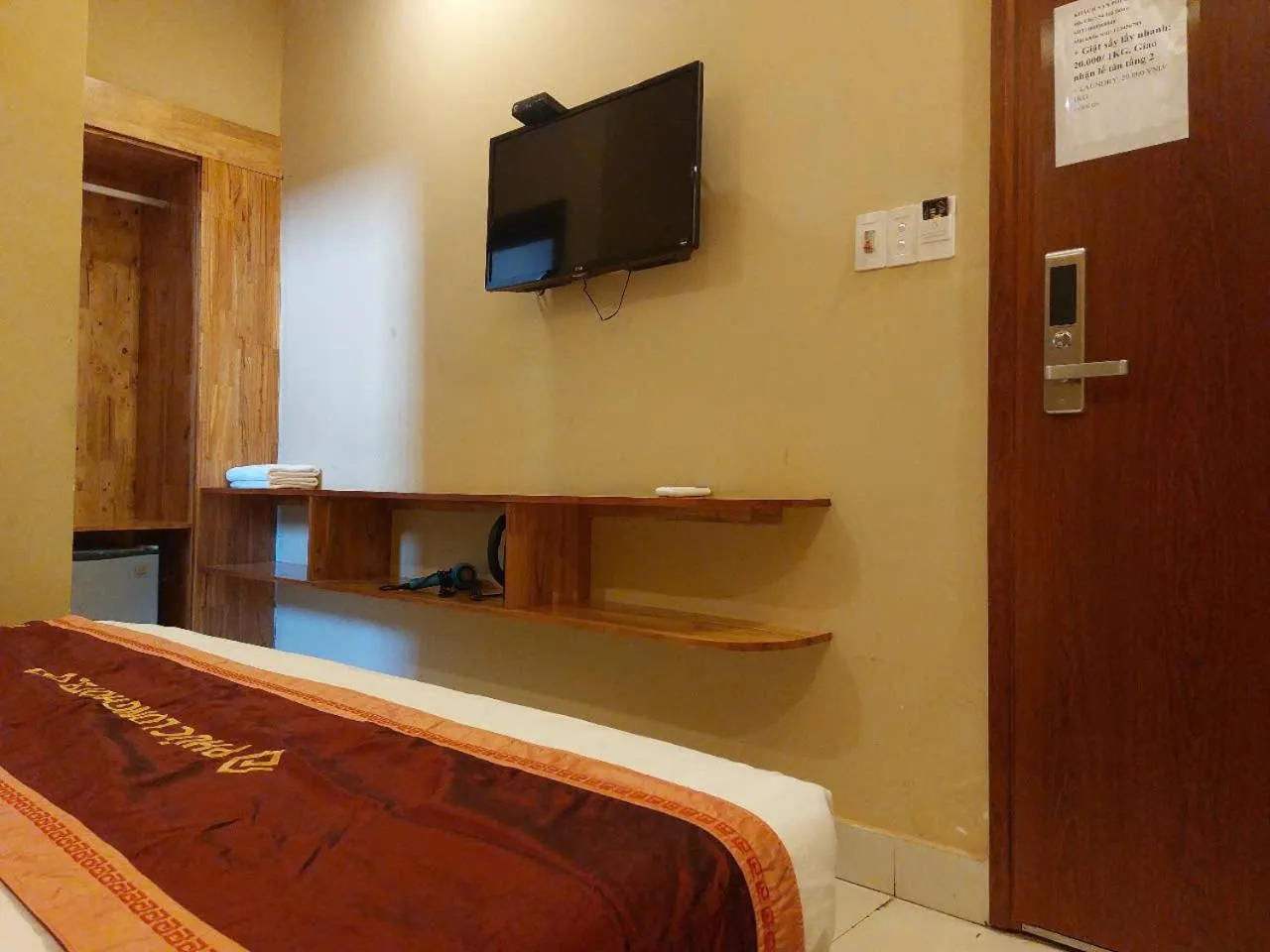 Photo of the whole room, Bed in Phuc Long Hotel