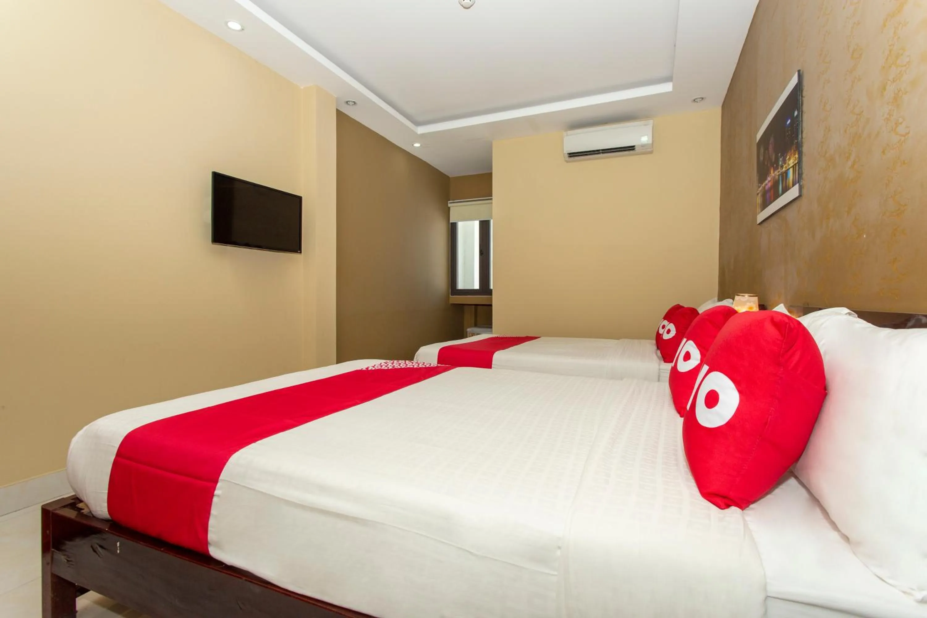 Photo of the whole room, Bed in Phuc Long Hotel