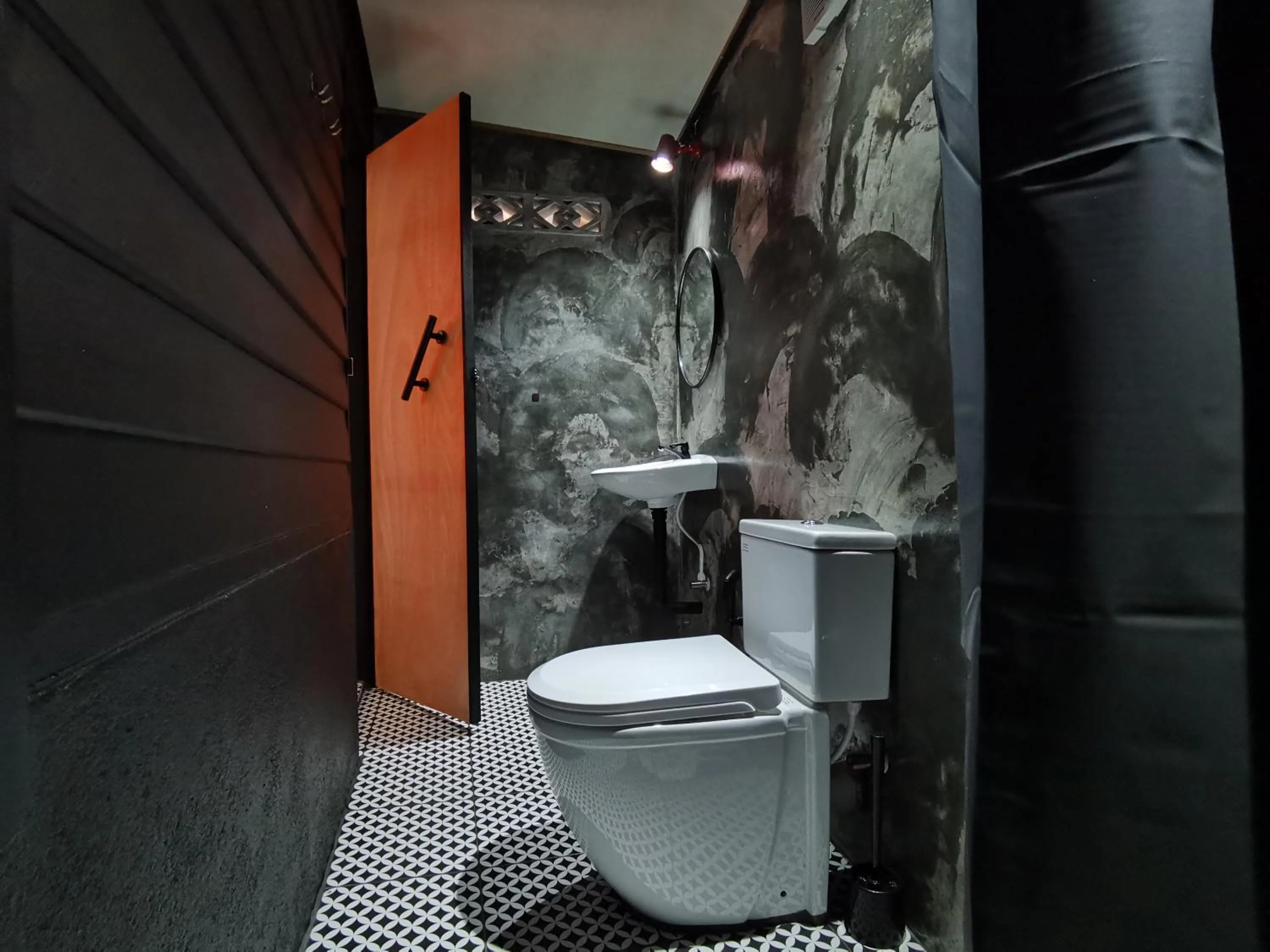 Shower in Heahtitude - Children Not Allowed