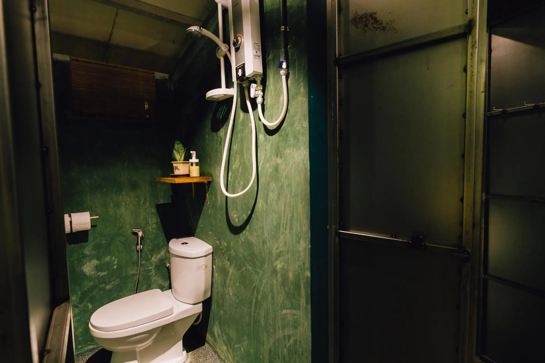 Shower in Heahtitude - Children Not Allowed