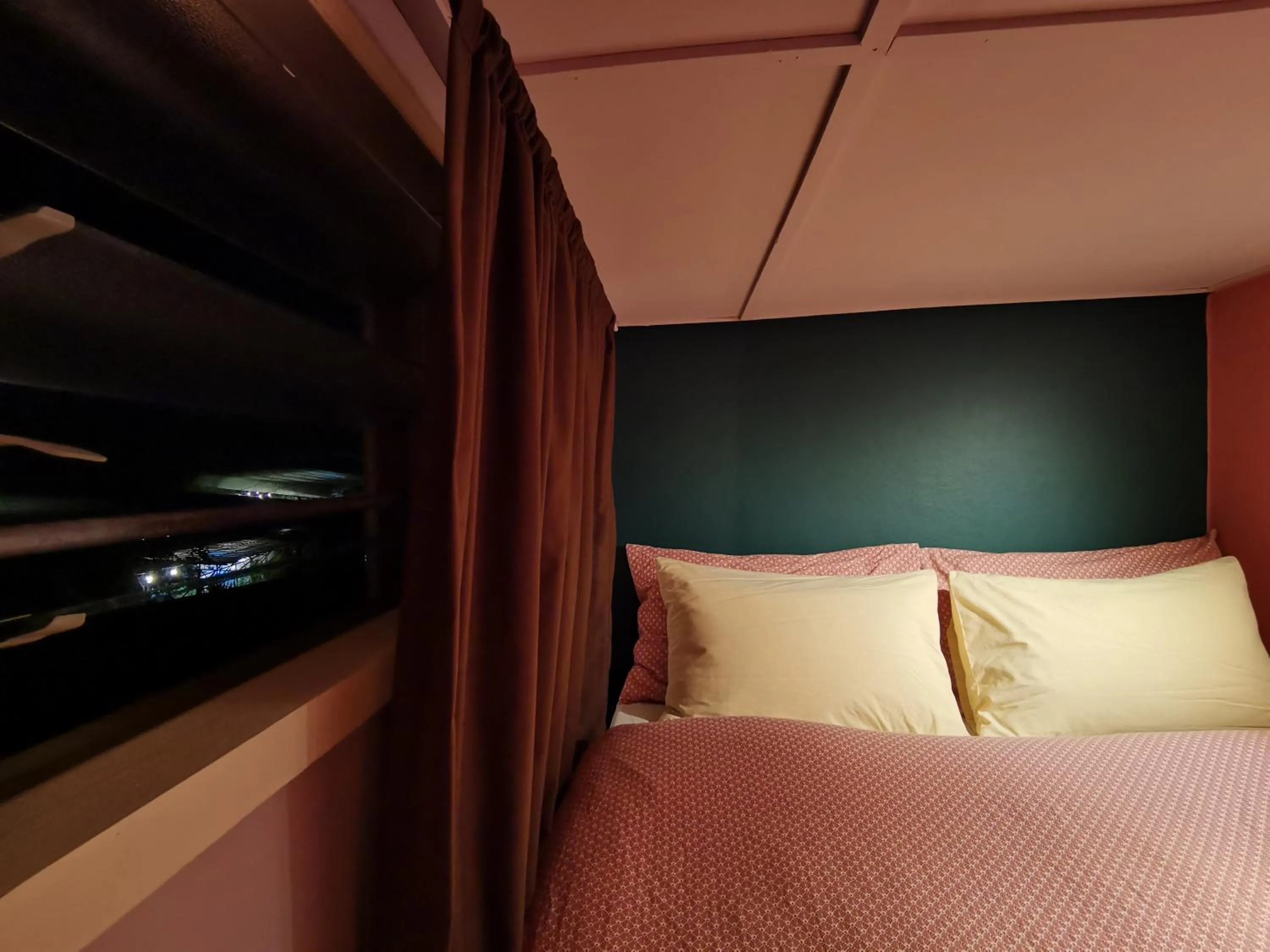 Bed in Heahtitude - Children Not Allowed