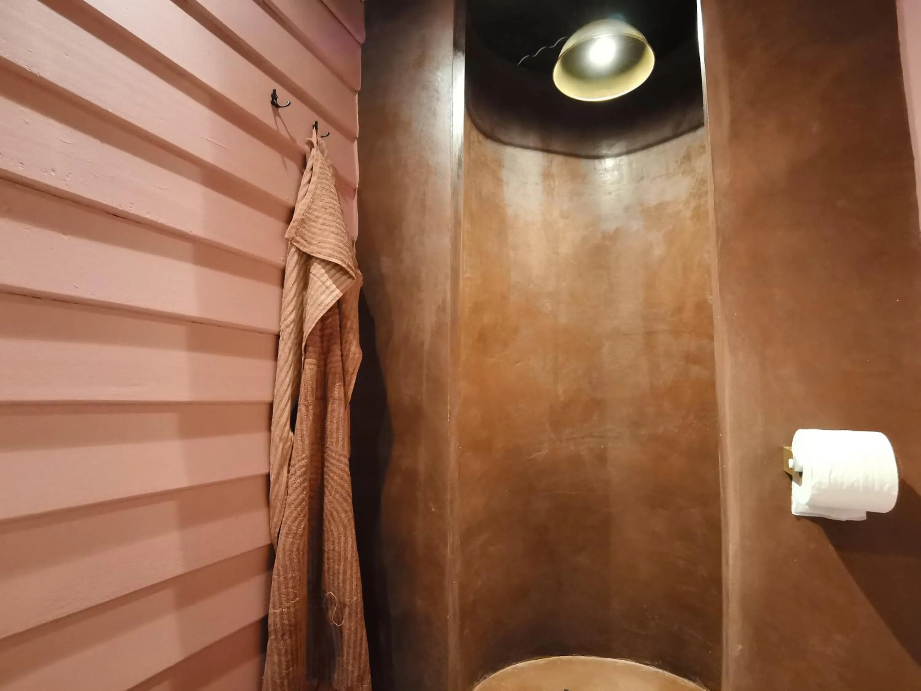 Shower in Heahtitude - Children Not Allowed