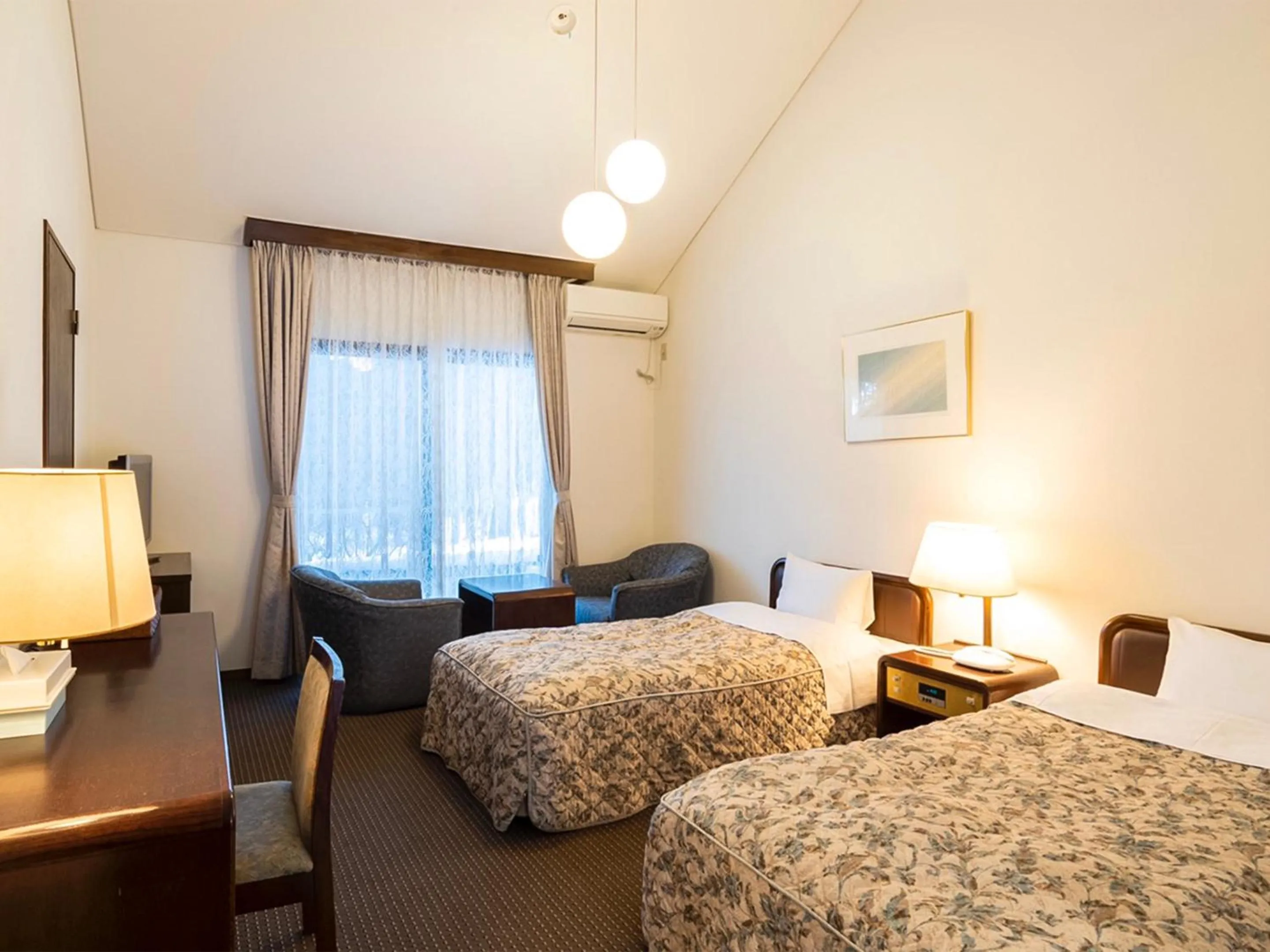 Photo of the whole room, Bed in HOLIDAY VILLA Hotel & Resort KARUIZAWA