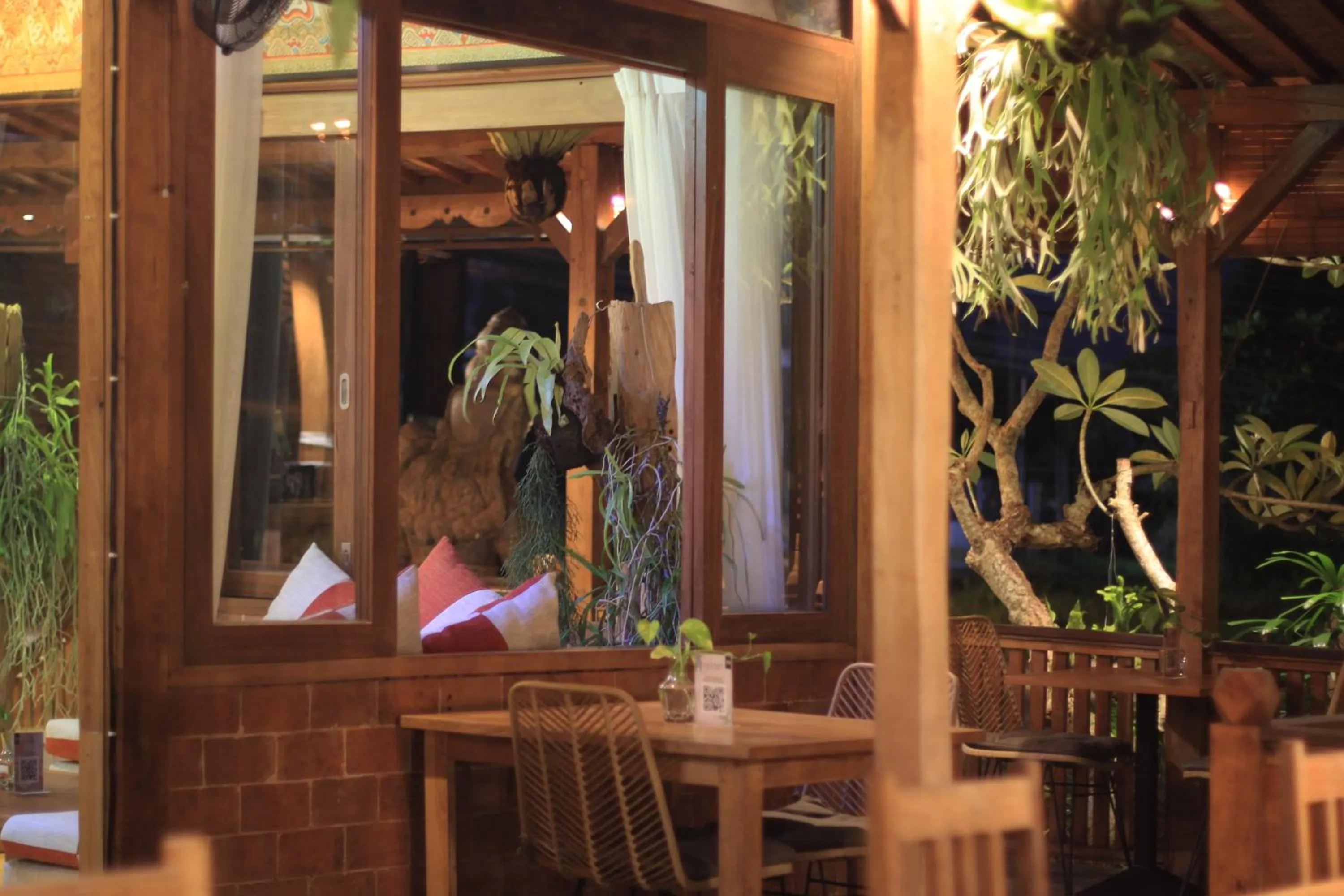 Restaurant/places to eat in Taulan Villa by Social Hideout