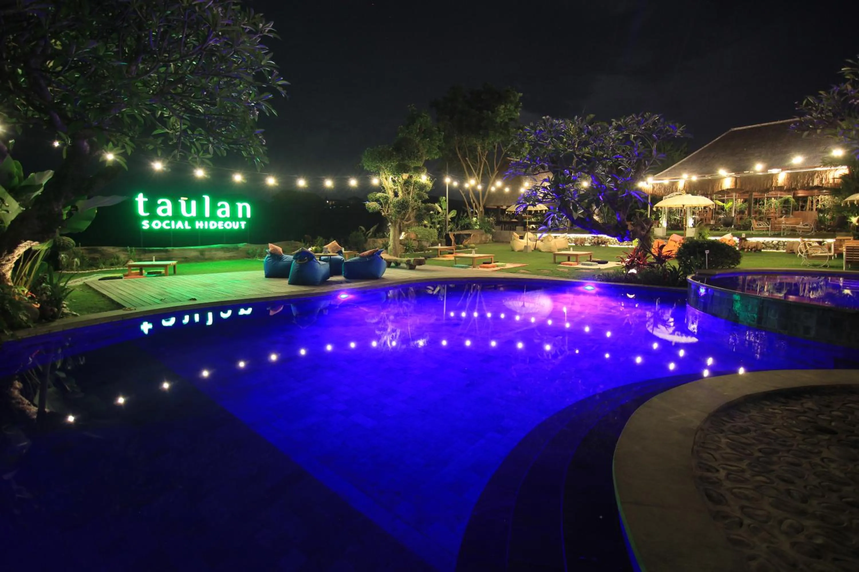 Swimming pool in Taulan Villa by Social Hideout