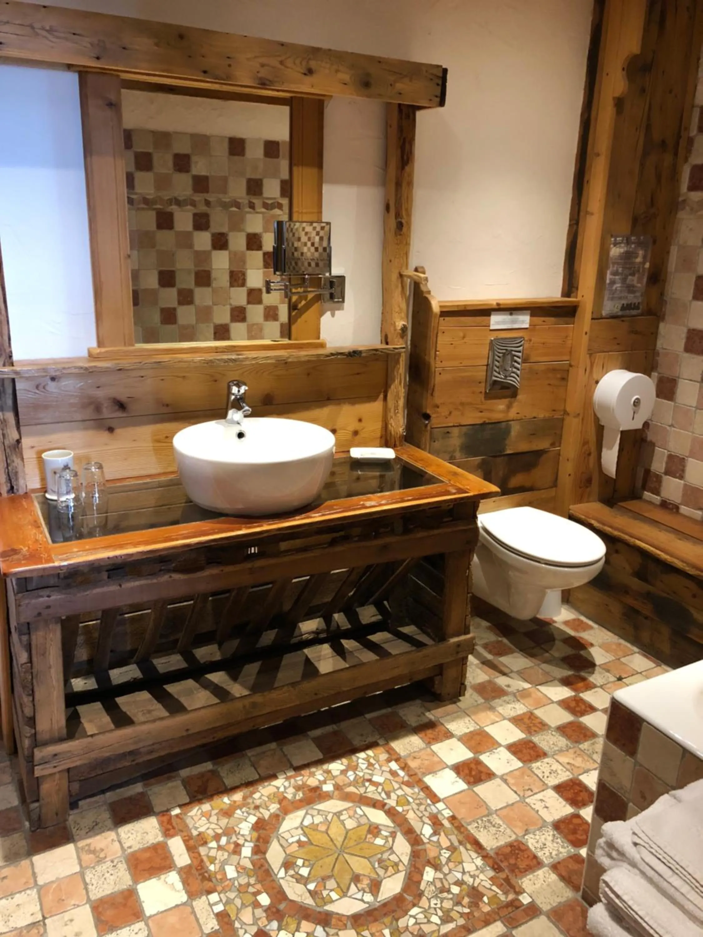 Toilet in Hôtel Restaurant de la Chaussée
