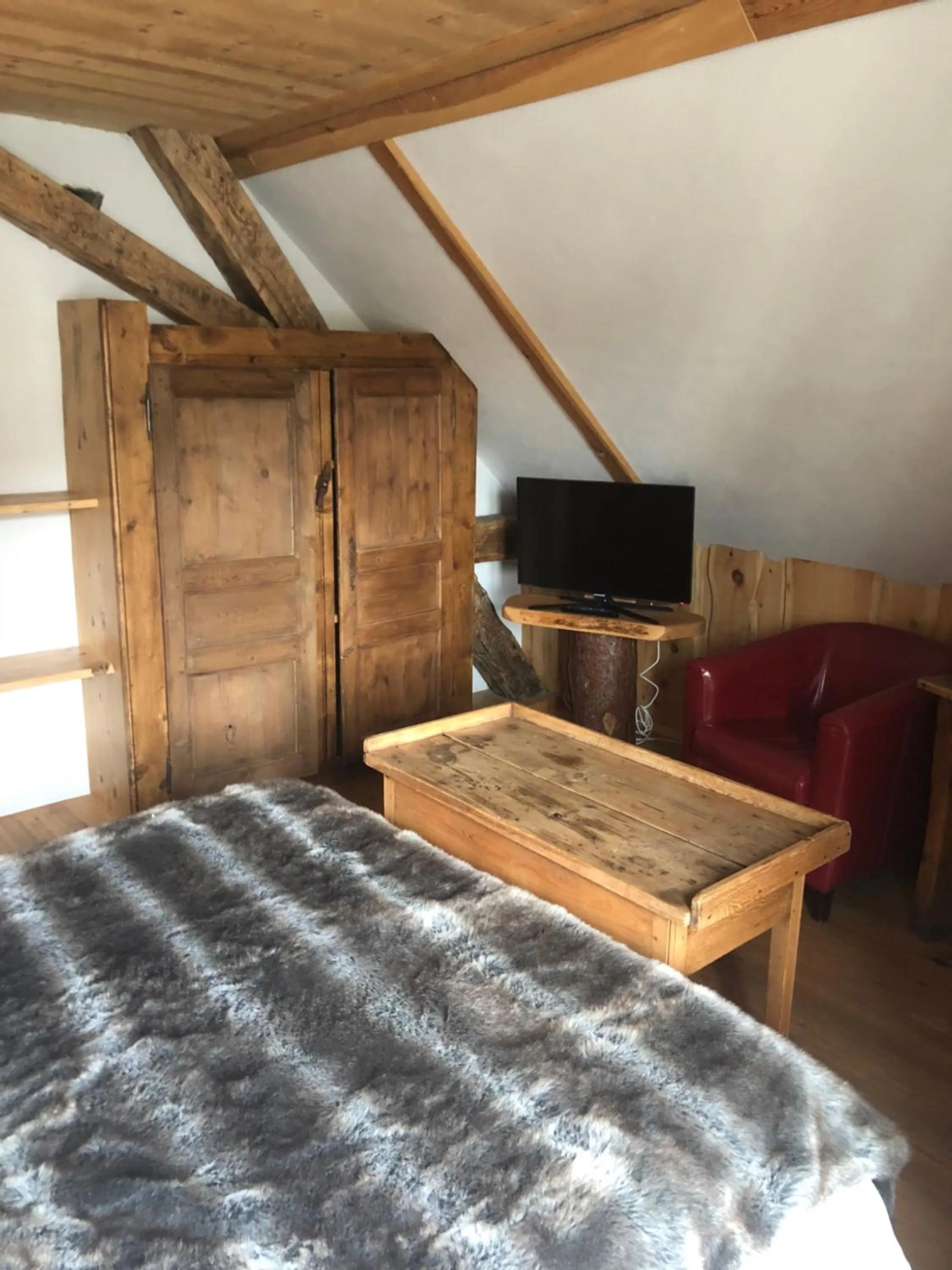 Living room, Bed in Hôtel Restaurant de la Chaussée