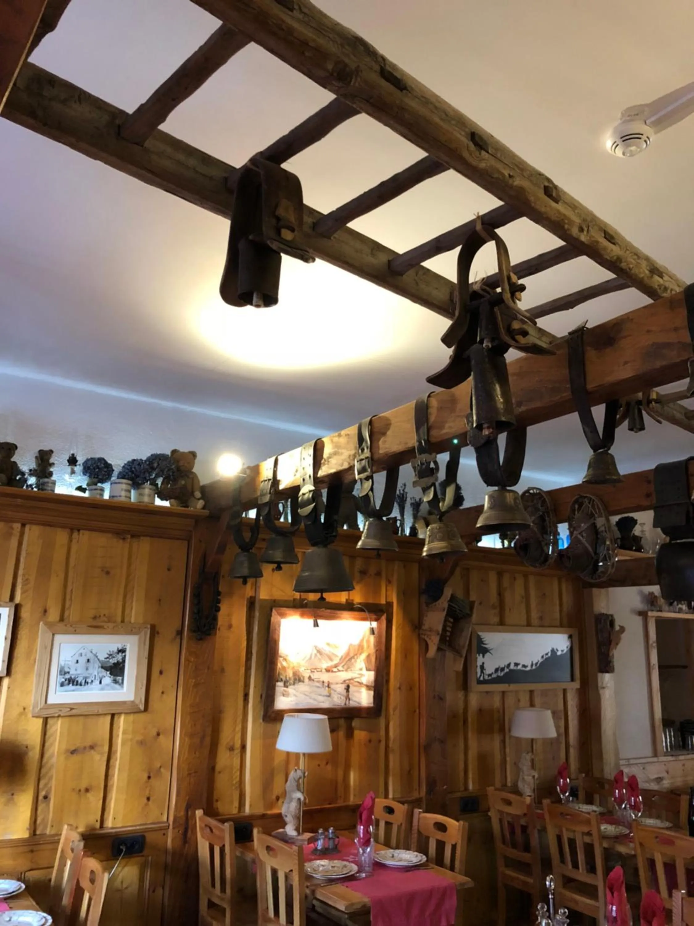 Restaurant/places to eat in Hôtel Restaurant de la Chaussée