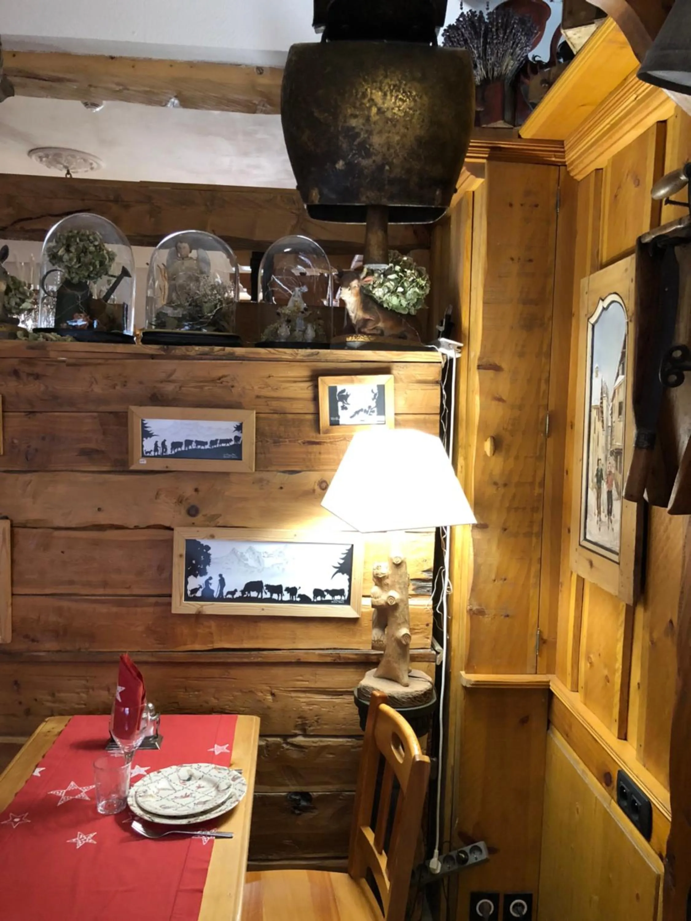 Restaurant/places to eat in Hôtel Restaurant de la Chaussée