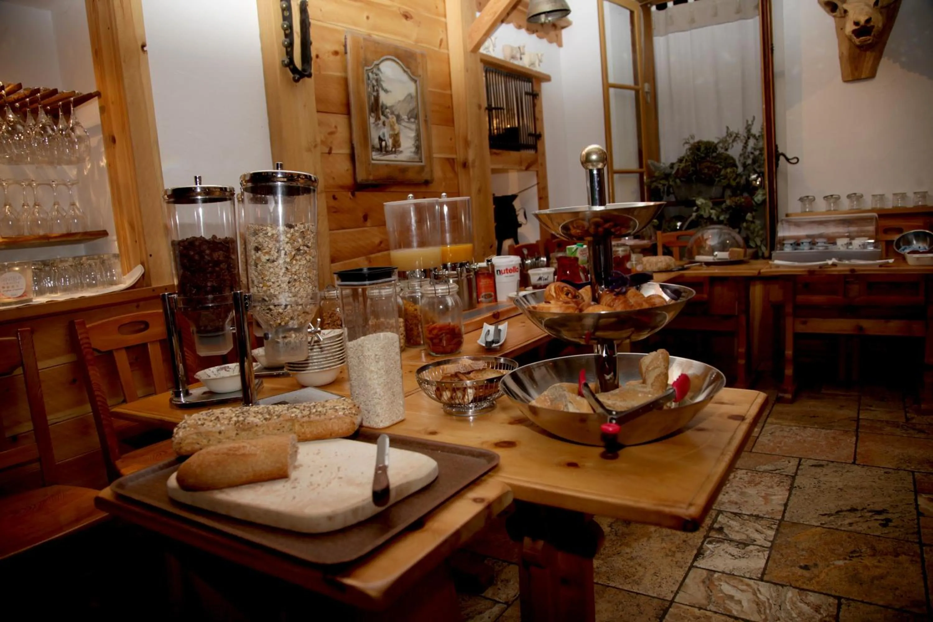 Continental breakfast in Hôtel Restaurant de la Chaussée