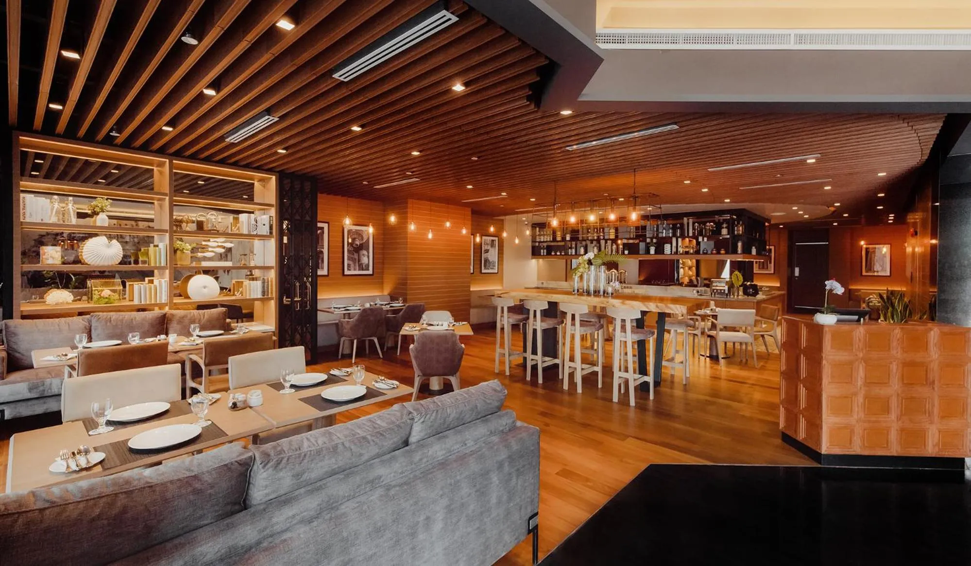 Restaurant/places to eat in Victoria Garden Hotel