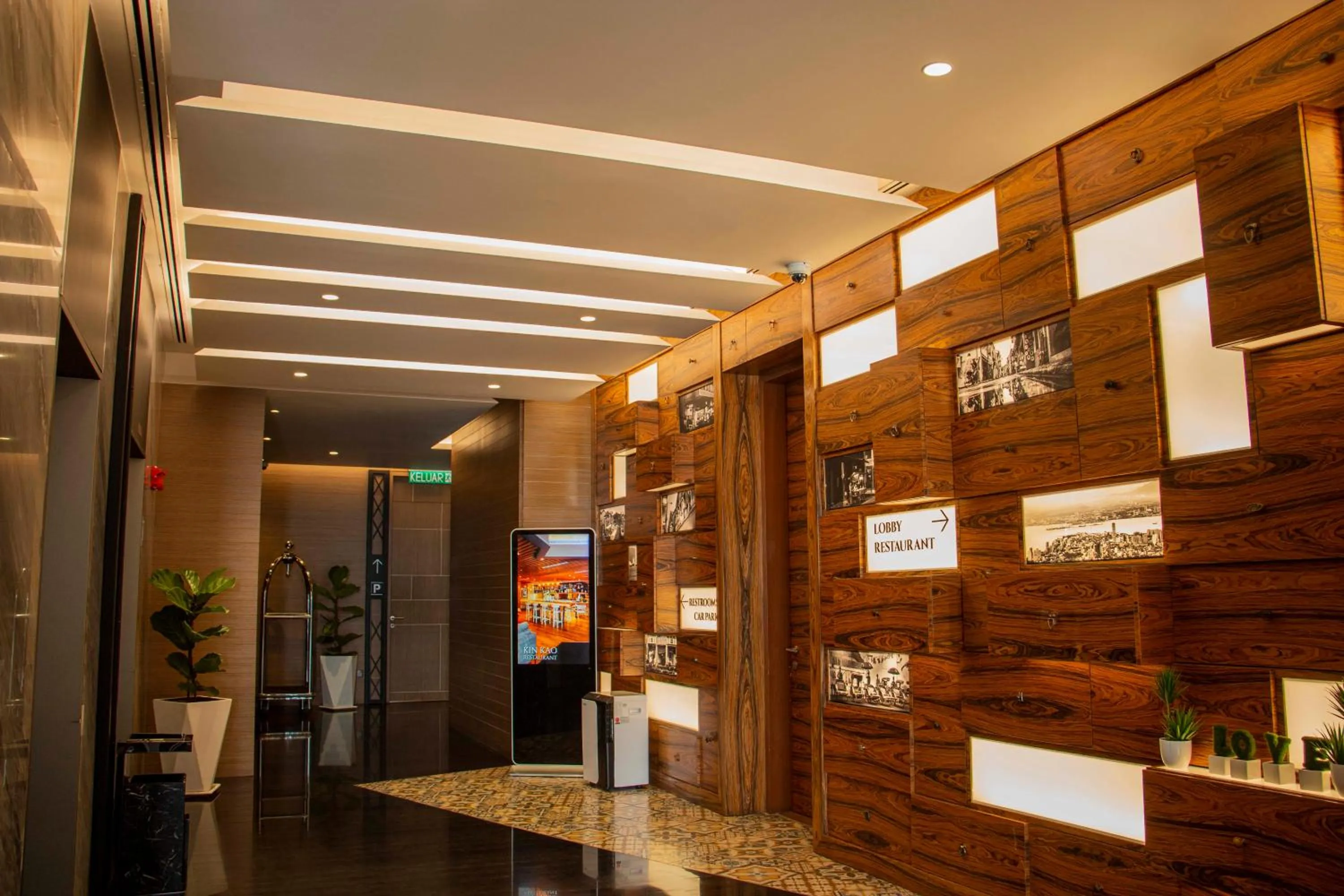 Decorative detail in Victoria Garden Hotel