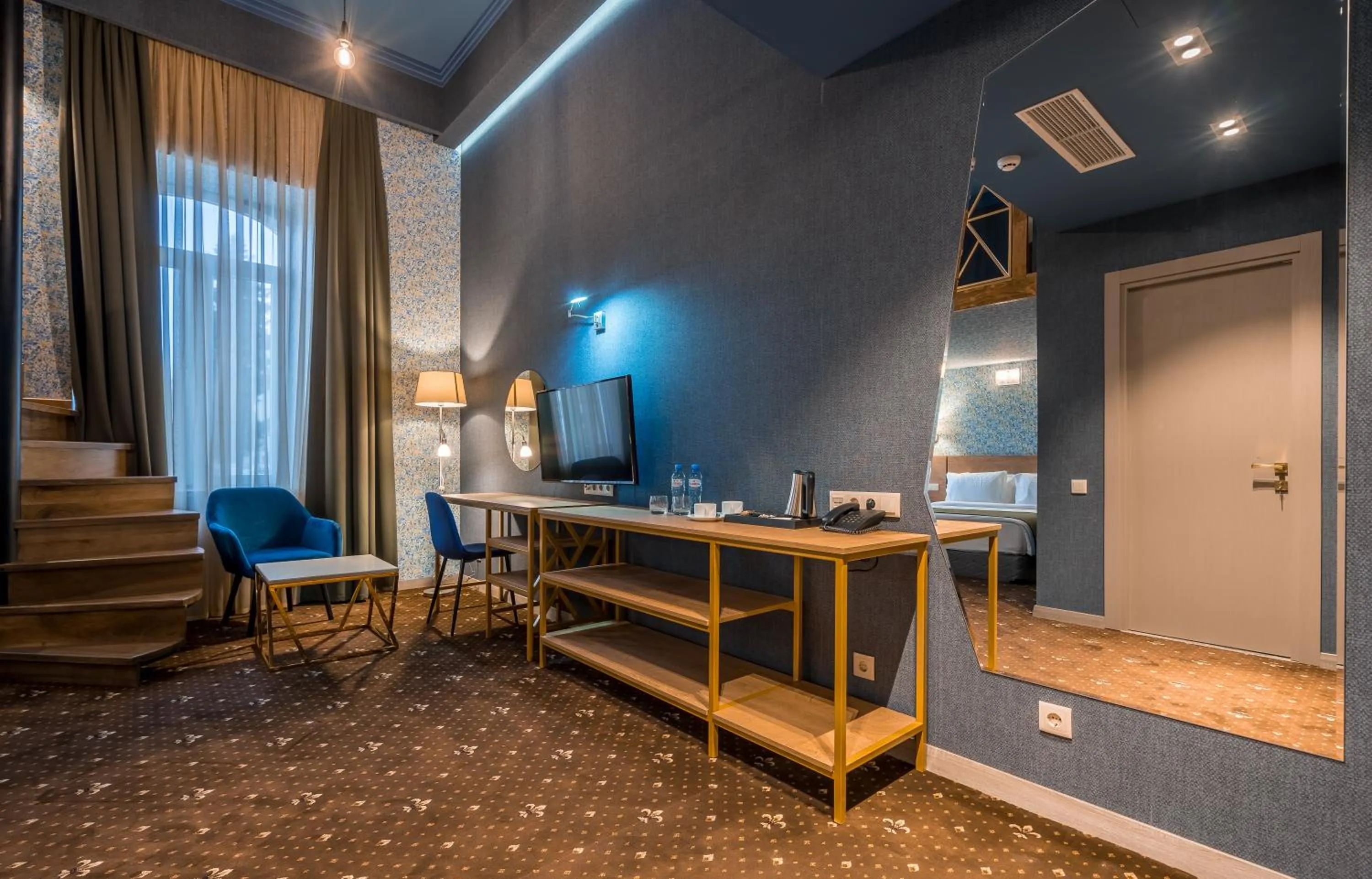 TV and multimedia in Gladius Inn Boutique Hotel by DNT Group